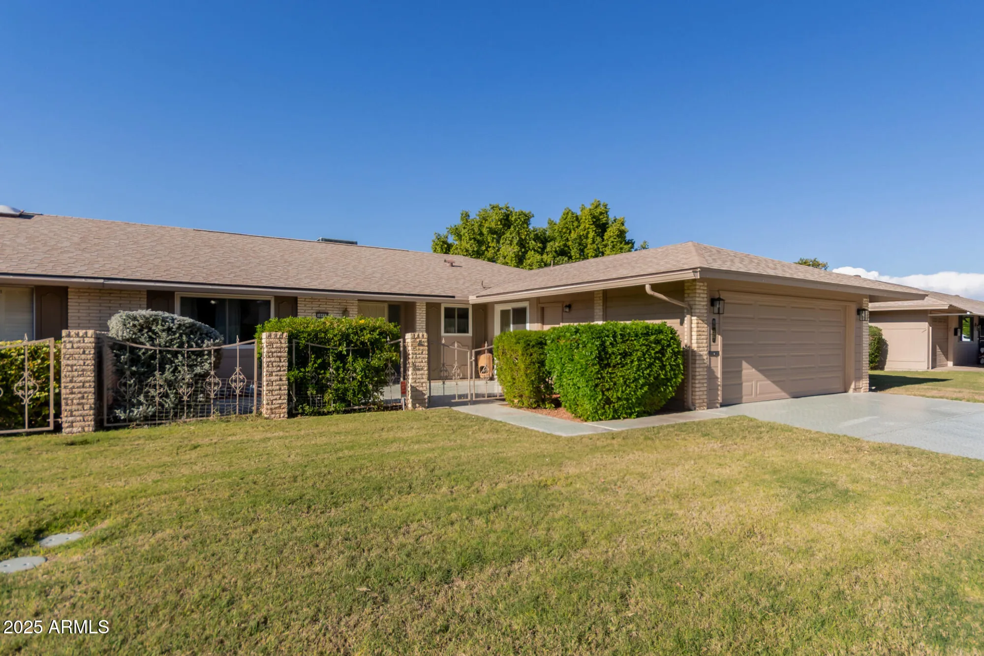 Property Slideshow image 6 of 32 | 10427 w roundelay cir, Sun City, AZ, 85351