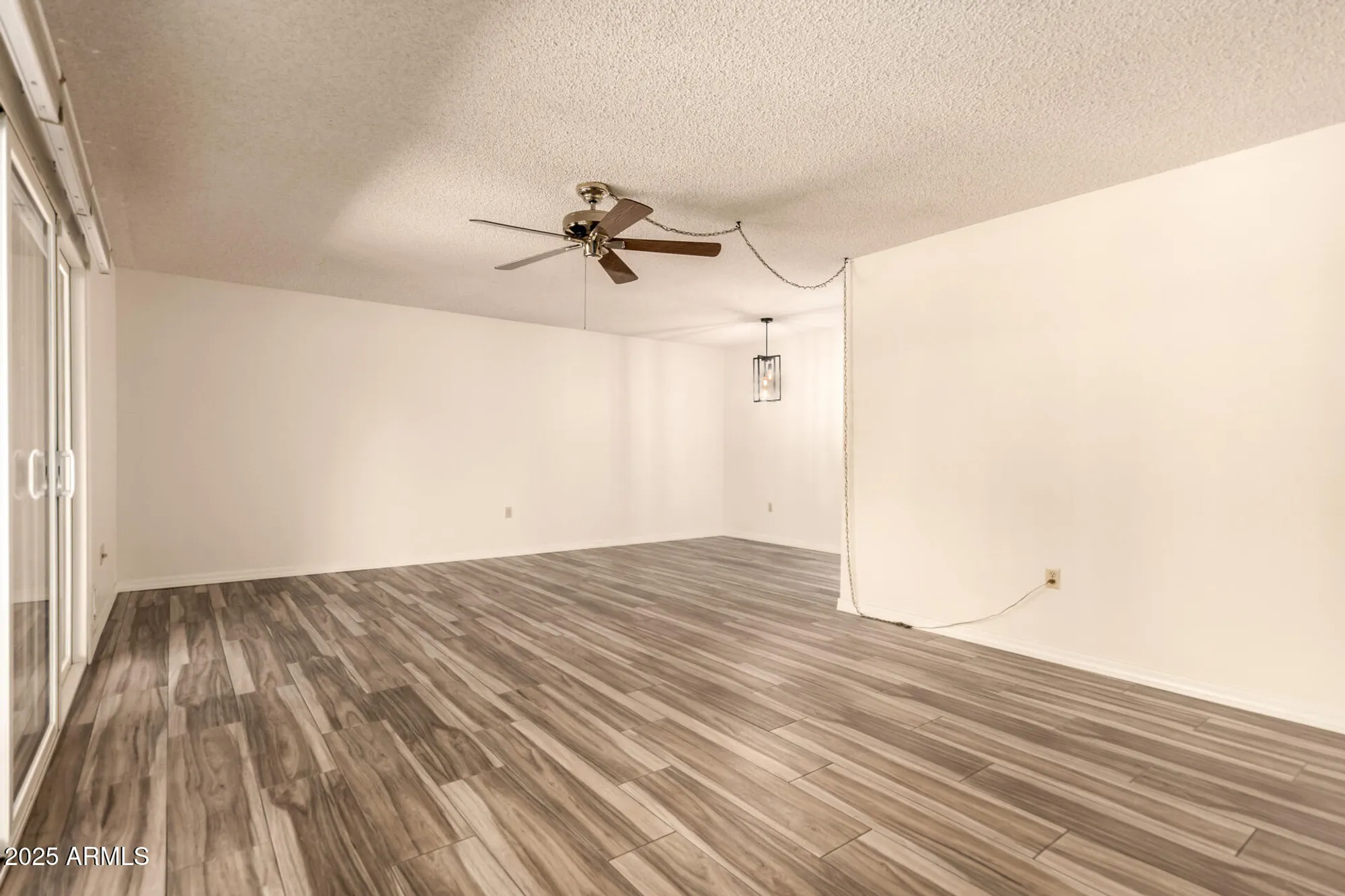 Property Slideshow image 10 of 32 | 10427 w roundelay cir, Sun City, AZ, 85351