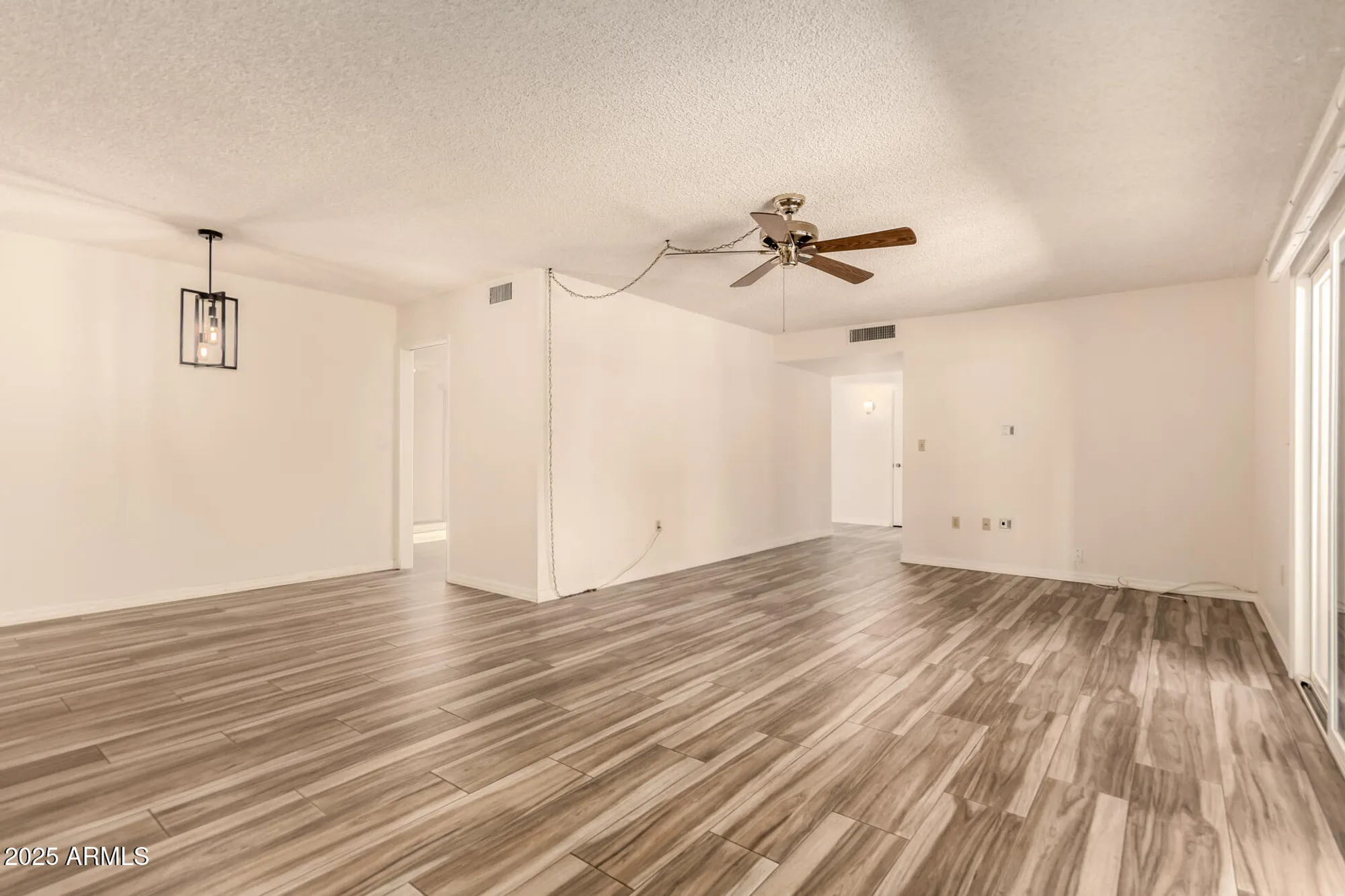 Property Slideshow image 11 of 32 | 10427 w roundelay cir, Sun City, AZ, 85351