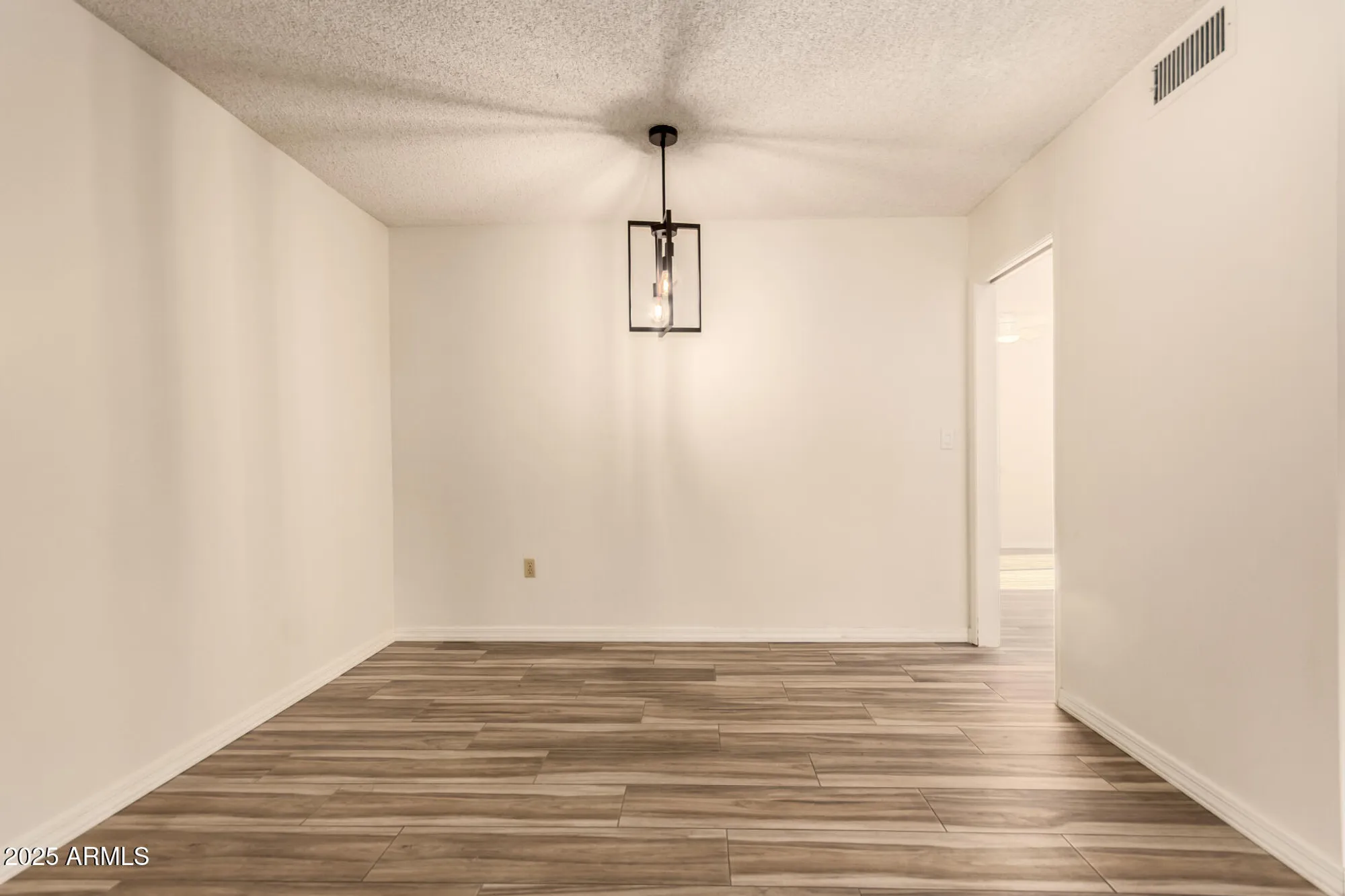 Property Slideshow image 13 of 32 | 10427 w roundelay cir, Sun City, AZ, 85351