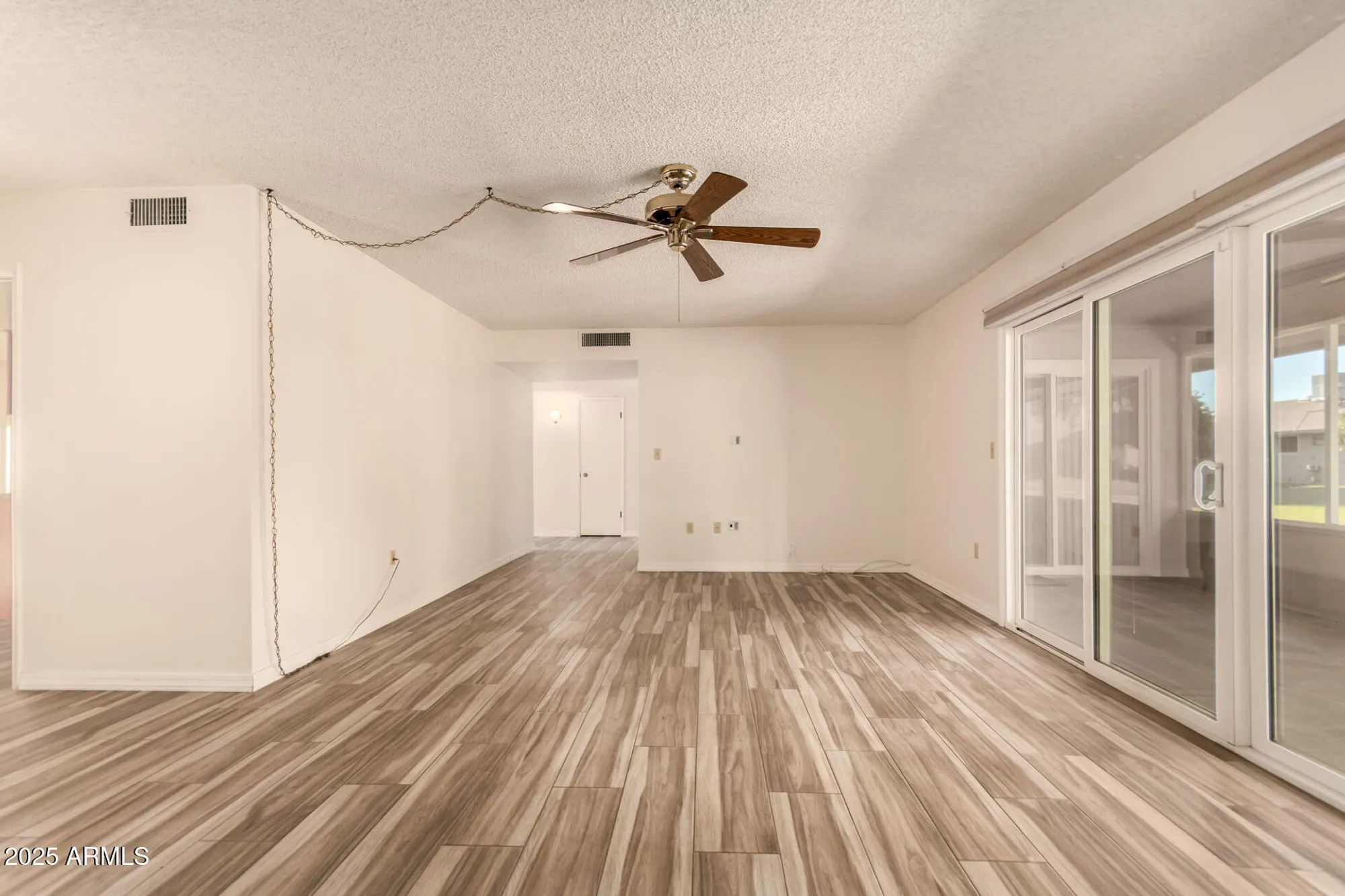 Property Slideshow image 12 of 32 | 10427 w roundelay cir, Sun City, AZ, 85351