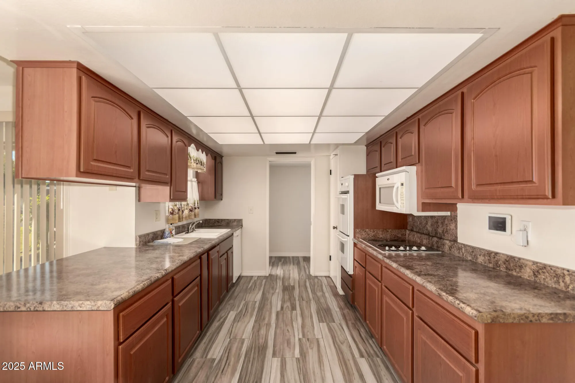 Property Slideshow image 16 of 32 | 10427 w roundelay cir, Sun City, AZ, 85351