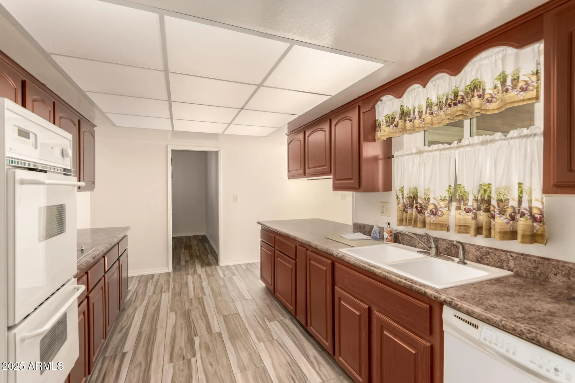 Property Slideshow image 15 of 32 | 10427 w roundelay cir, Sun City, AZ, 85351