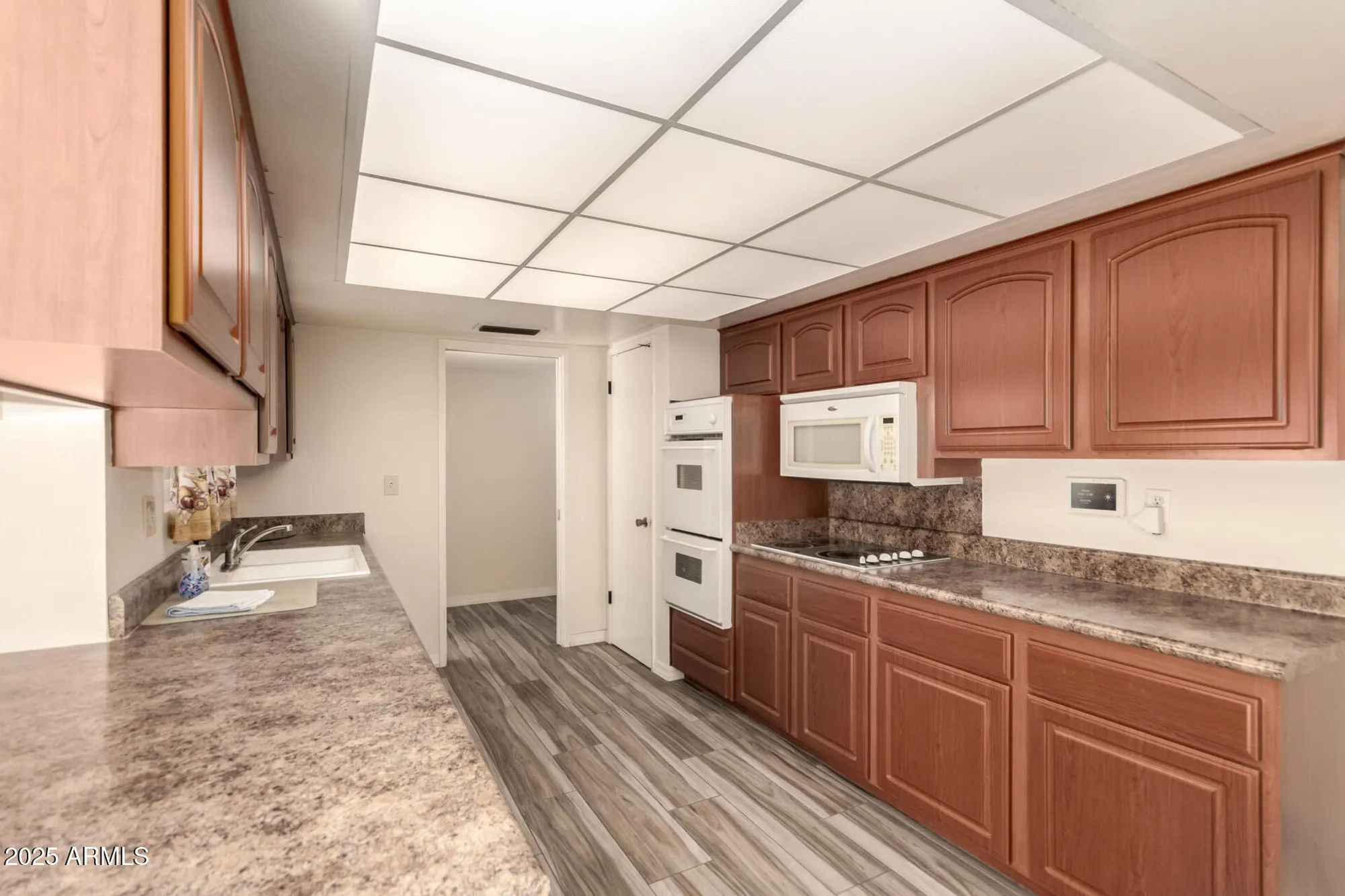 Property Slideshow image 17 of 32 | 10427 w roundelay cir, Sun City, AZ, 85351