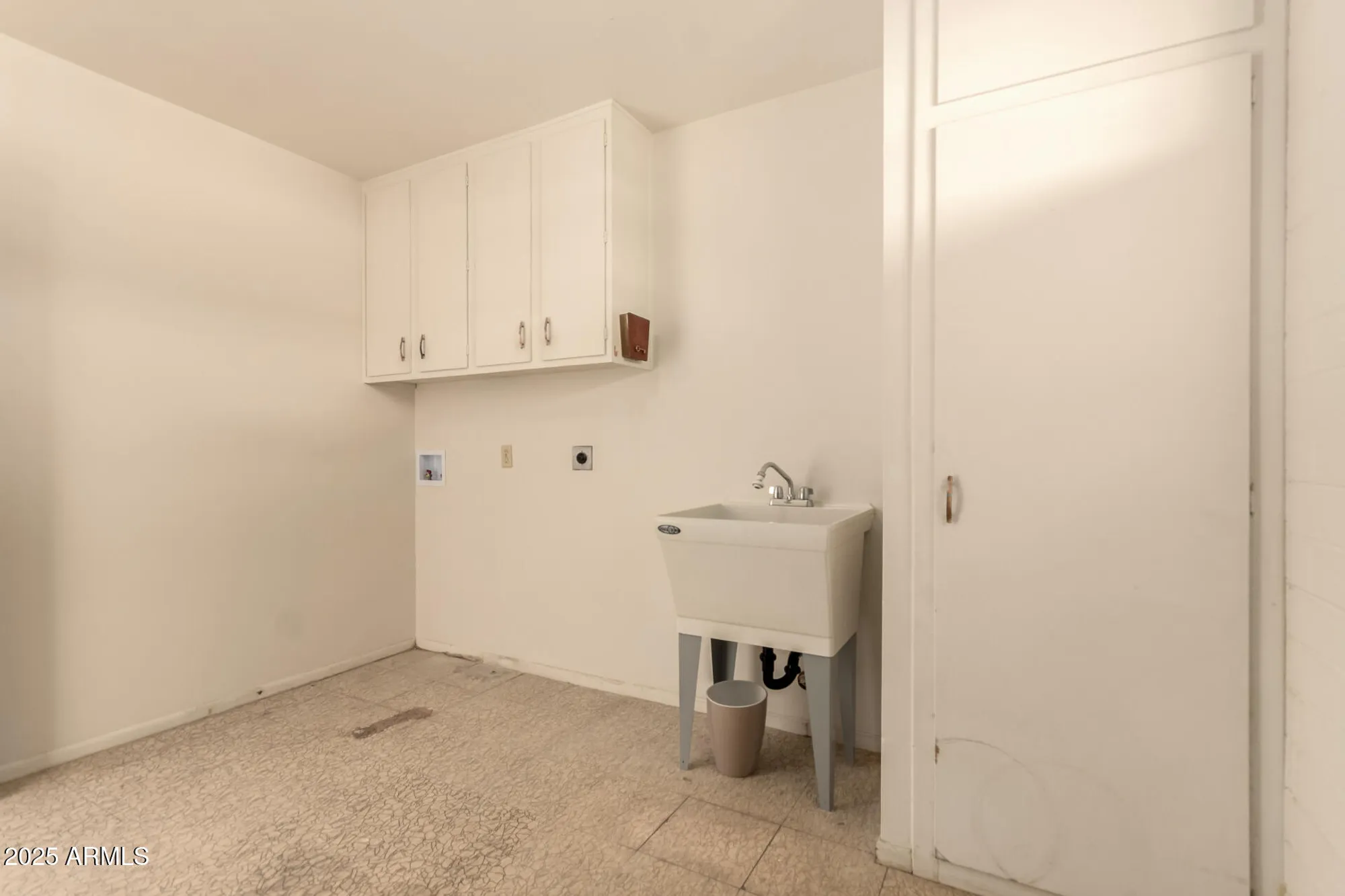 Property Slideshow image 27 of 32 | 10427 w roundelay cir, Sun City, AZ, 85351