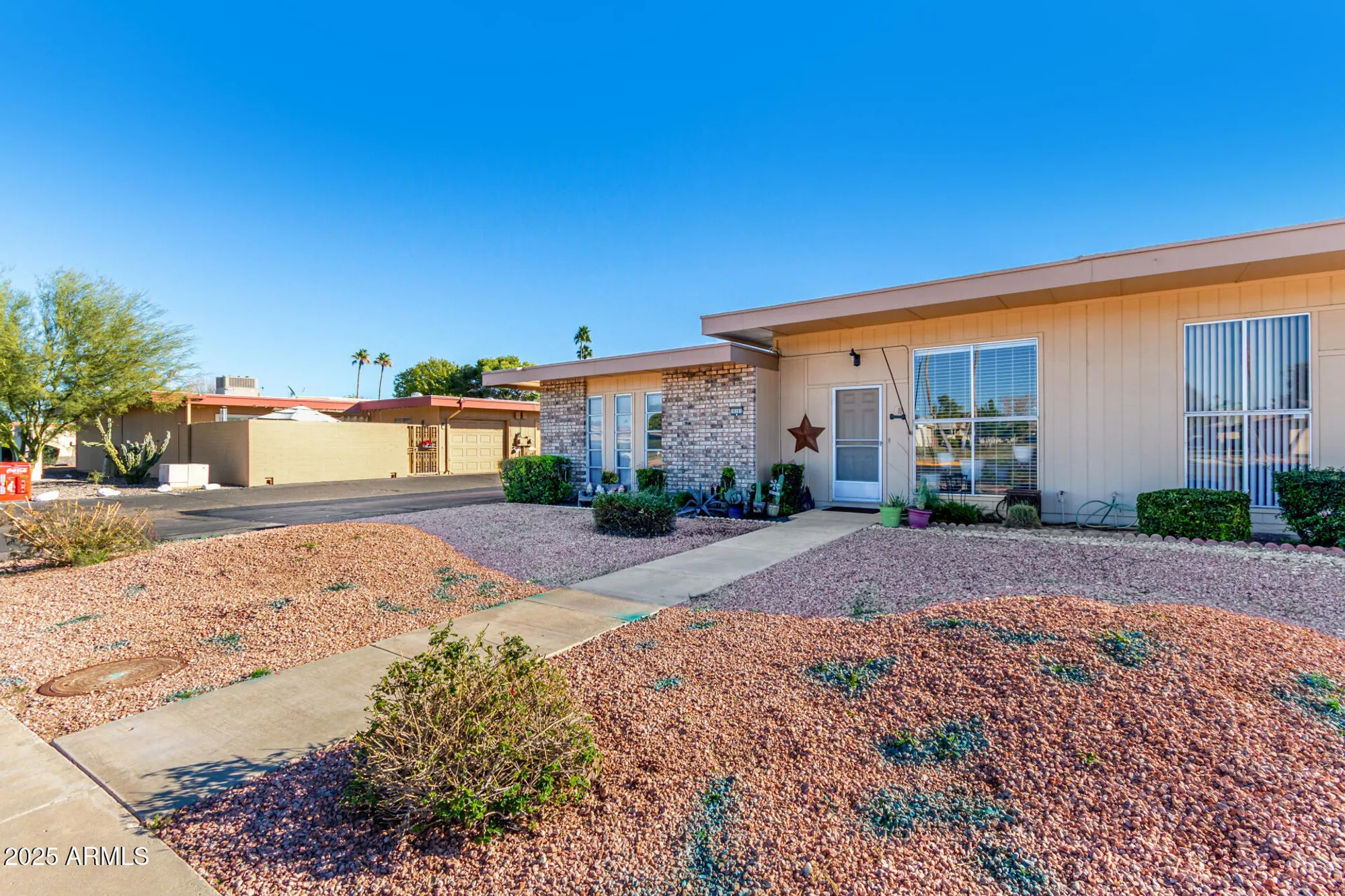 Property Slideshow image 3 of 35 | 10161 w thunderbird blvd, Sun City, AZ, 85351