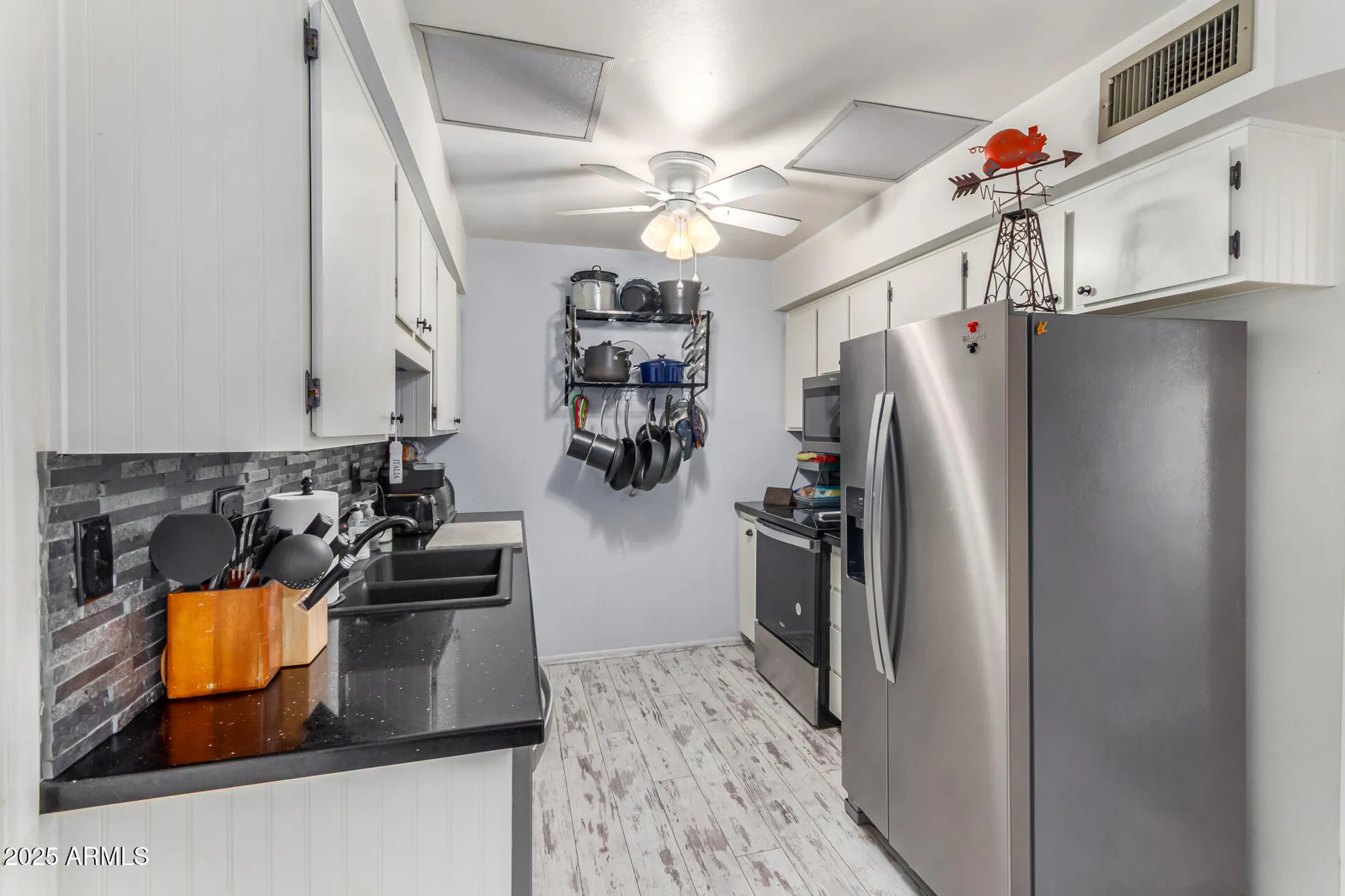 Property Slideshow image 12 of 35 | 10161 w thunderbird blvd, Sun City, AZ, 85351