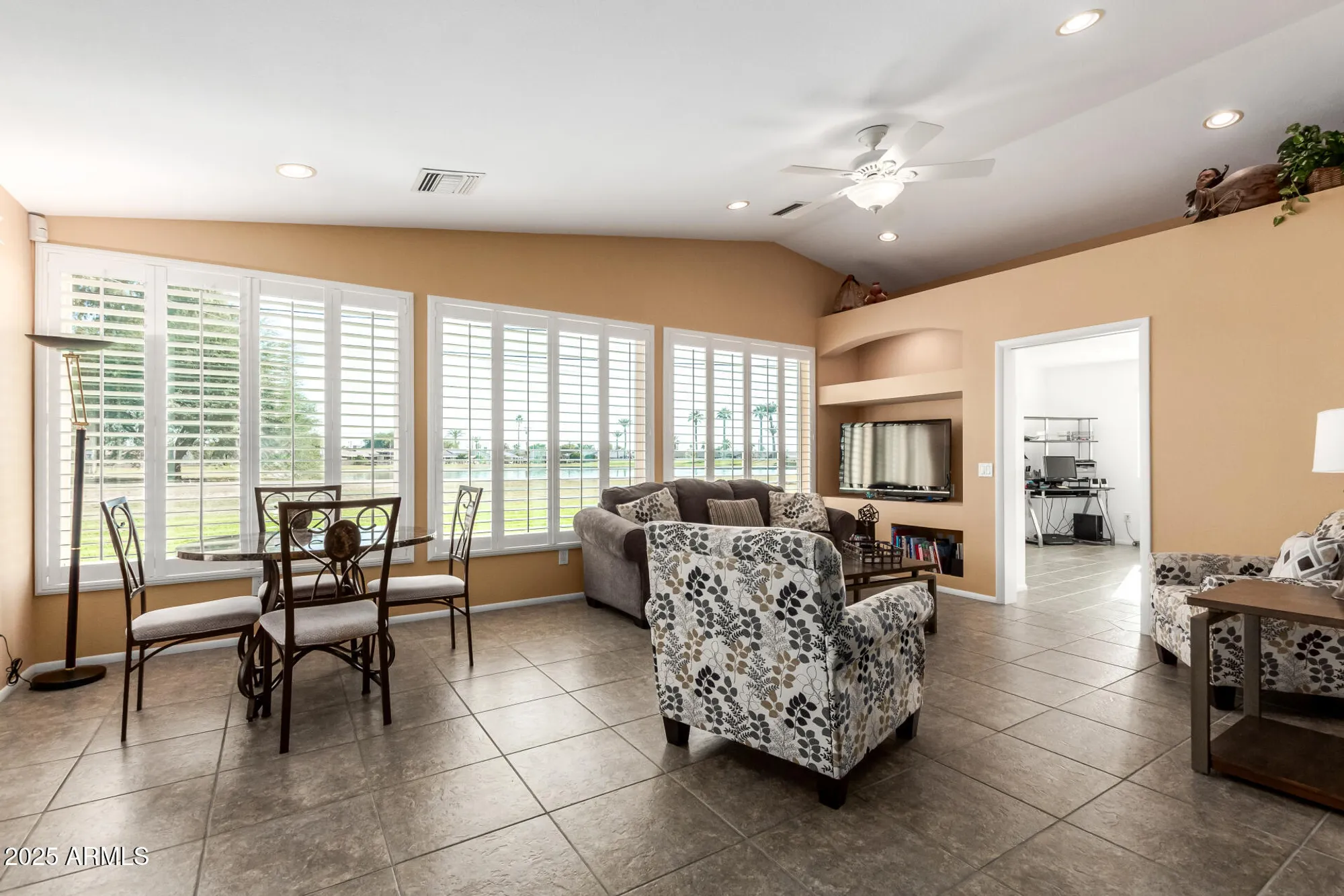 Property Slideshow image 4 of 45 | 10027 w lakeview cir, Sun City, AZ, 85351