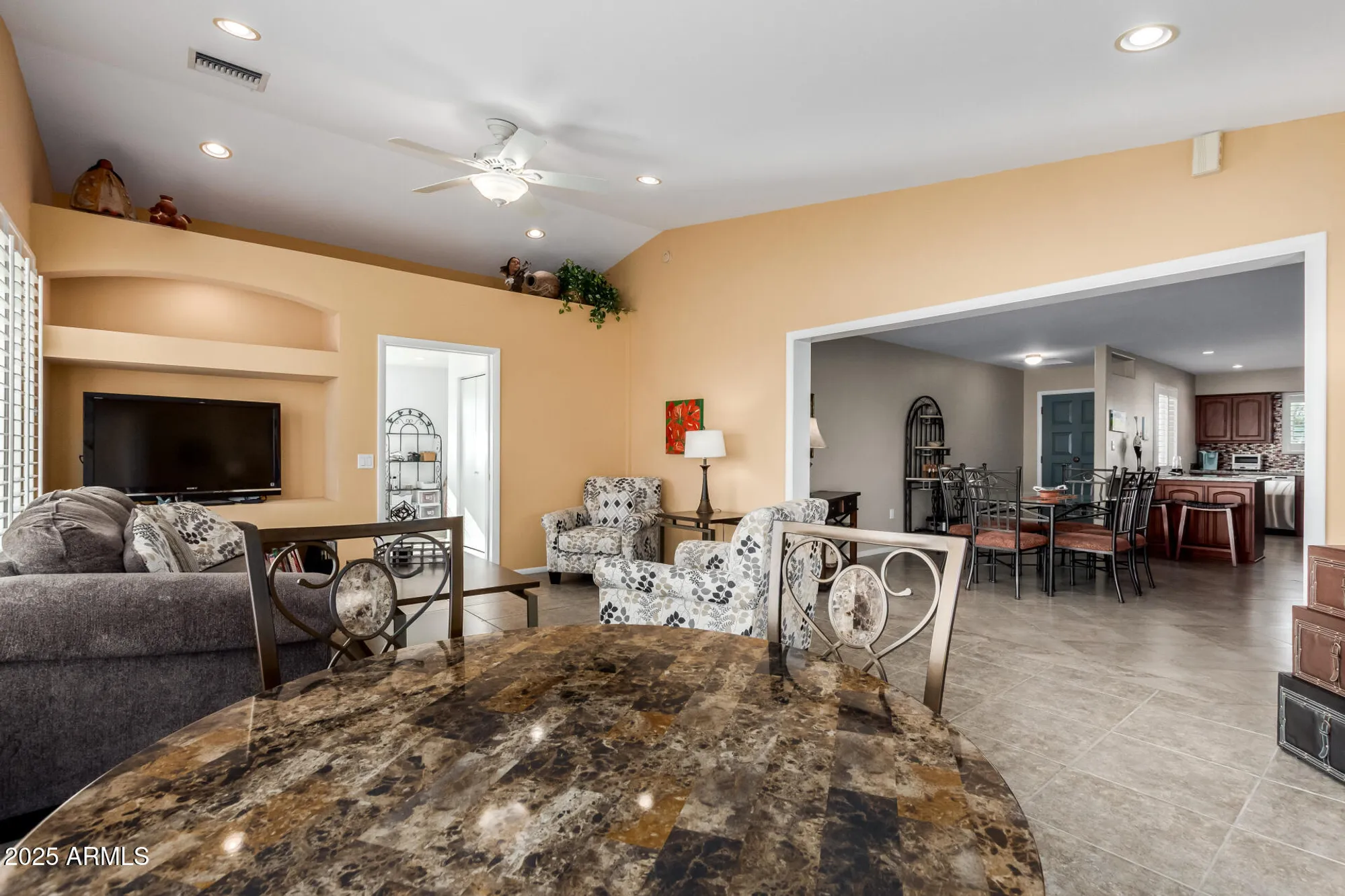 Property Slideshow image 5 of 45 | 10027 w lakeview cir, Sun City, AZ, 85351