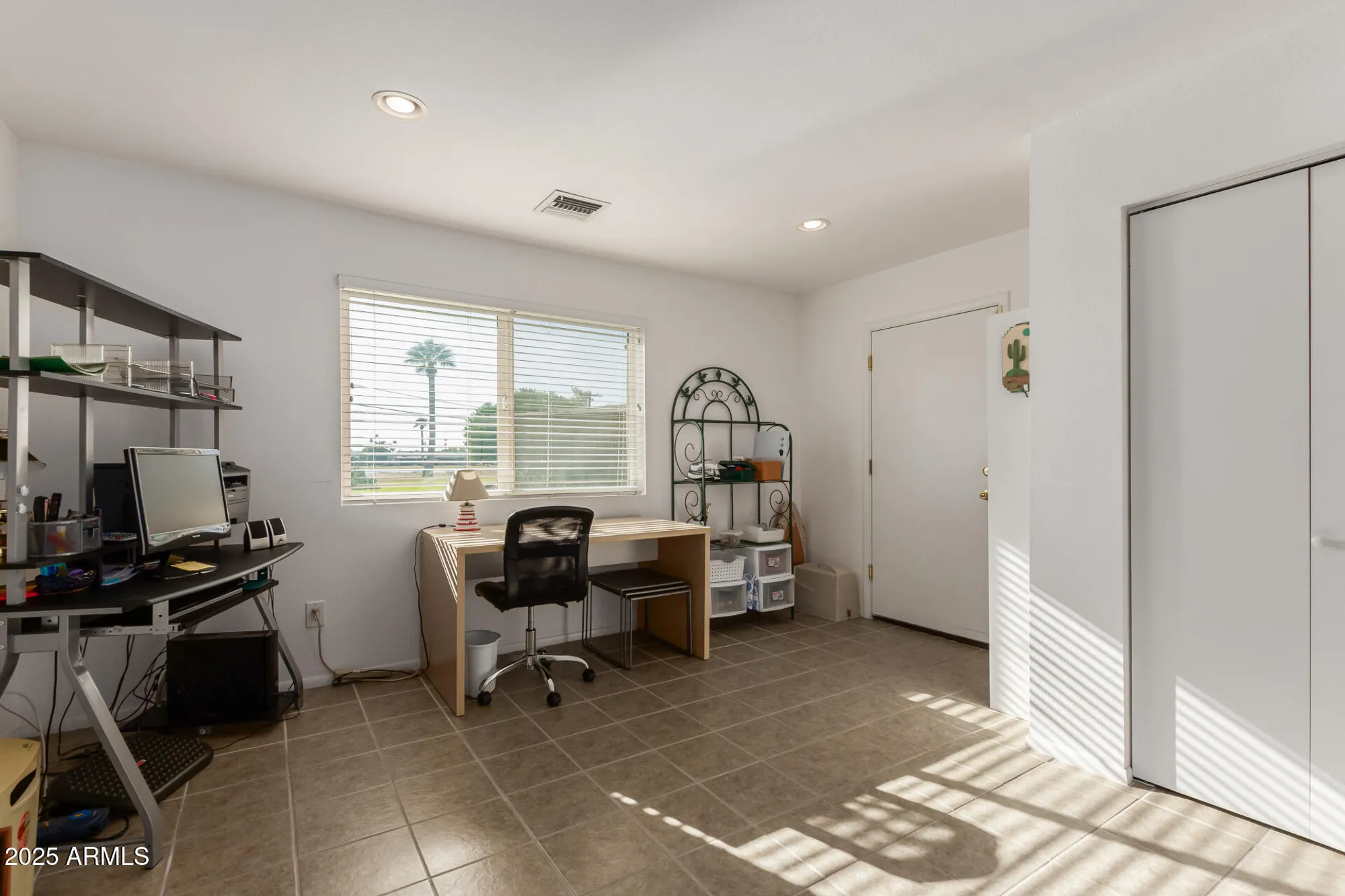 Property Slideshow image 20 of 45 | 10027 w lakeview cir, Sun City, AZ, 85351