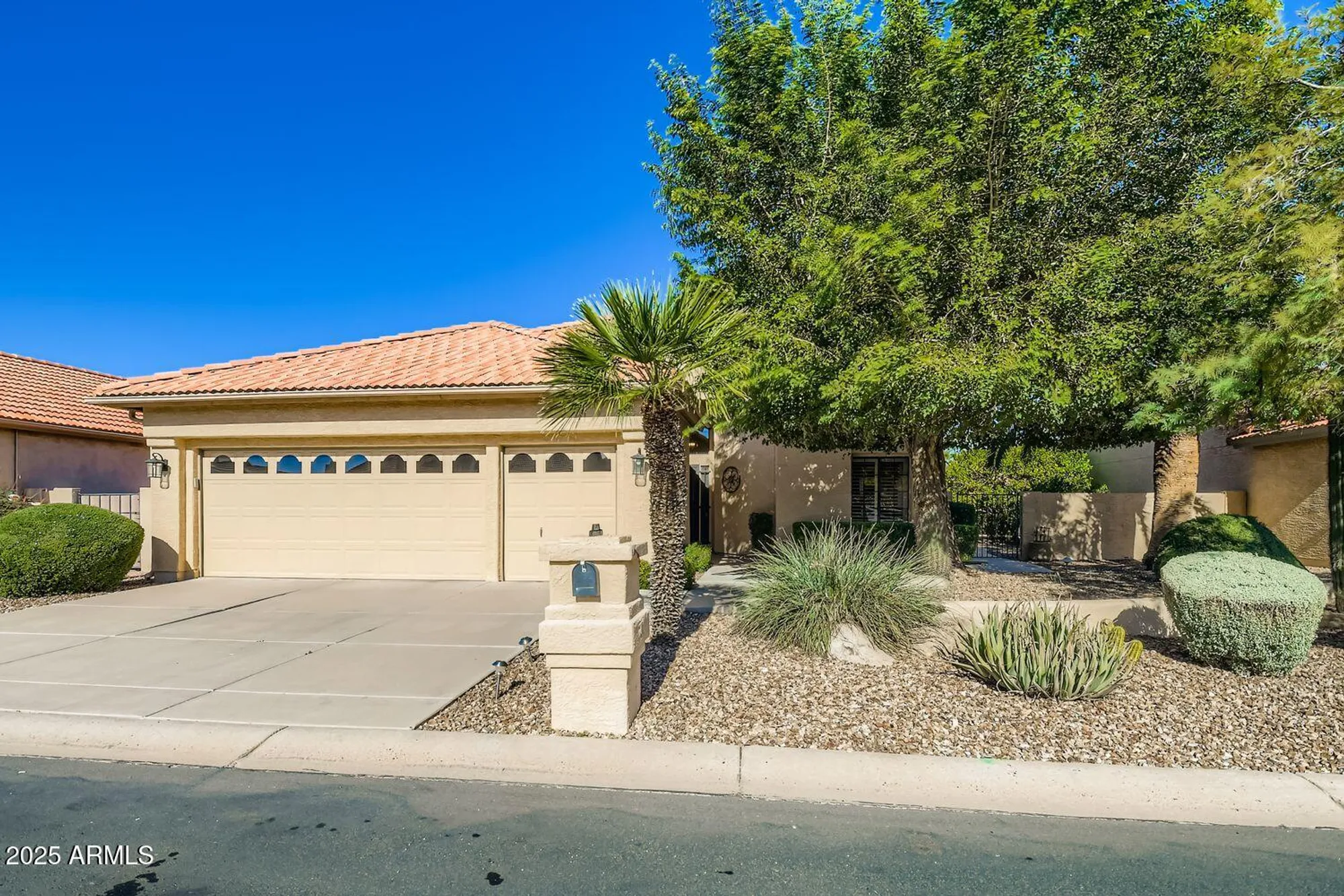 Property Slideshow image 2 of 27 | 10536 e hercules dr, Sun Lakes, AZ, 85248