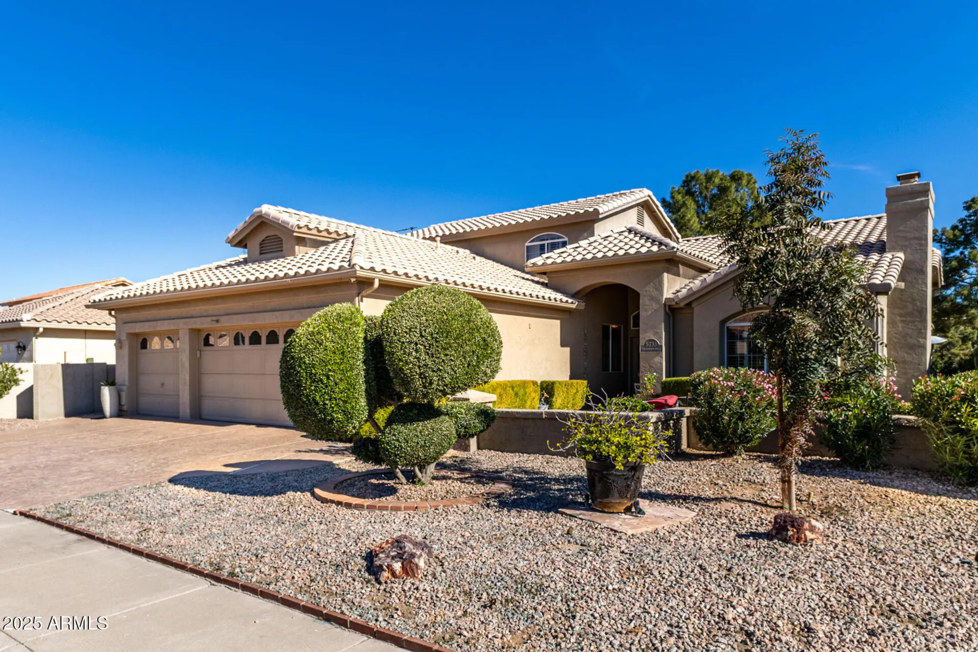 Property Slideshow image 4 of 68 | 5733 s amberwood dr, Chandler, AZ, 85248