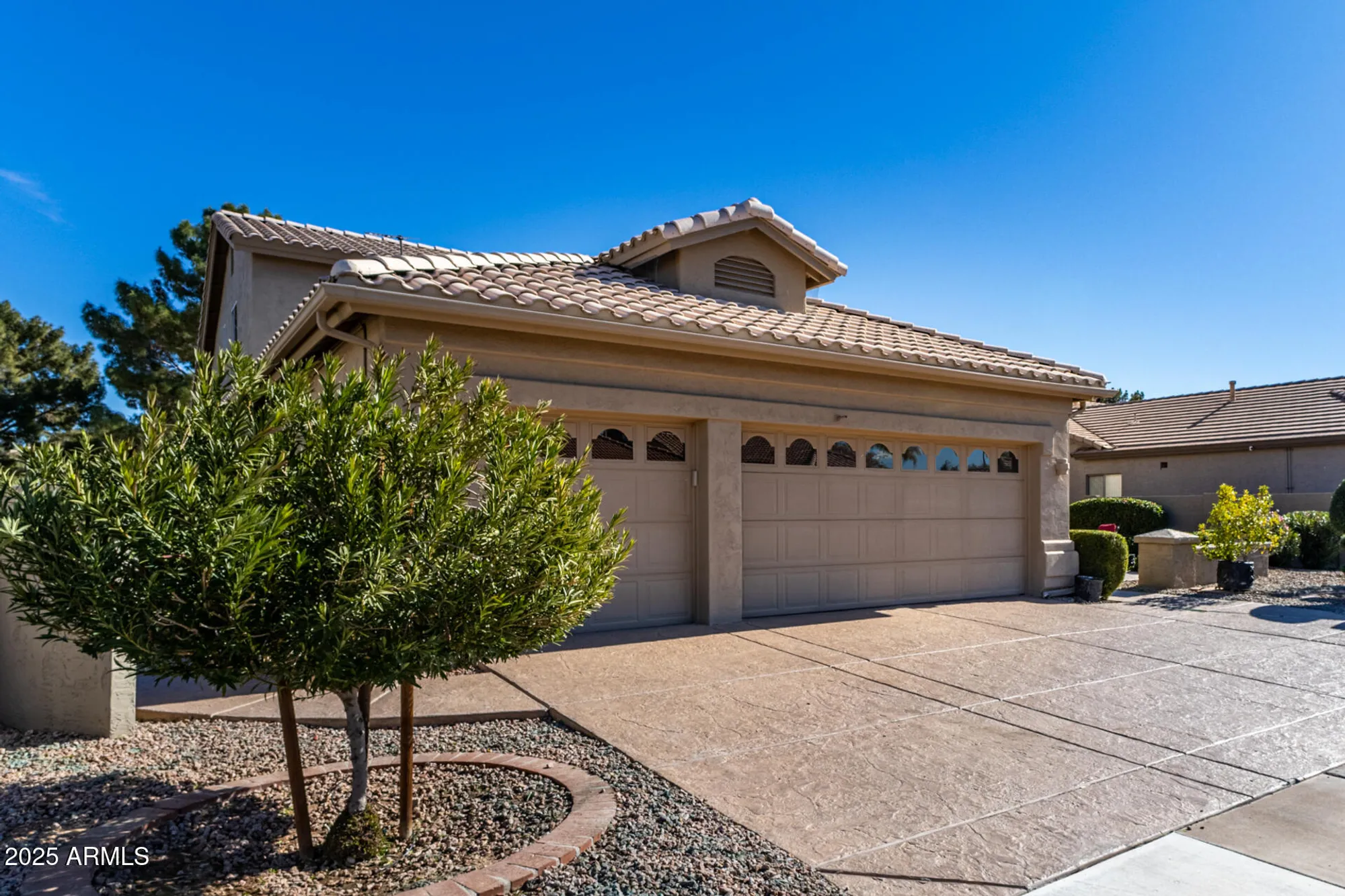 Property Slideshow image 3 of 68 | 5733 s amberwood dr, Chandler, AZ, 85248