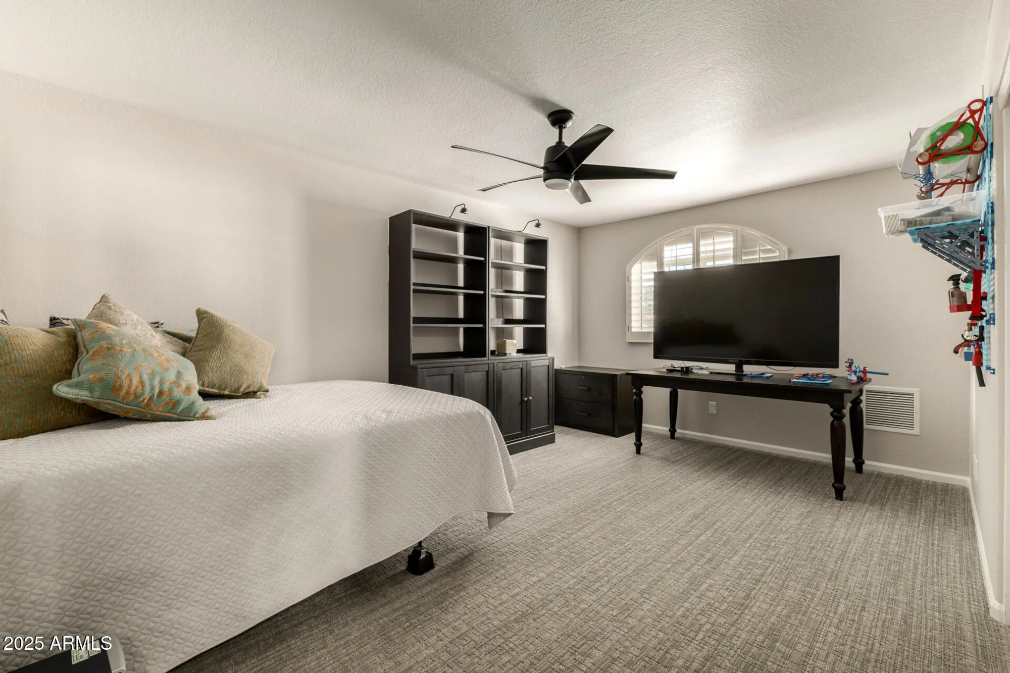 Property Slideshow image 29 of 68 | 5733 s amberwood dr, Chandler, AZ, 85248