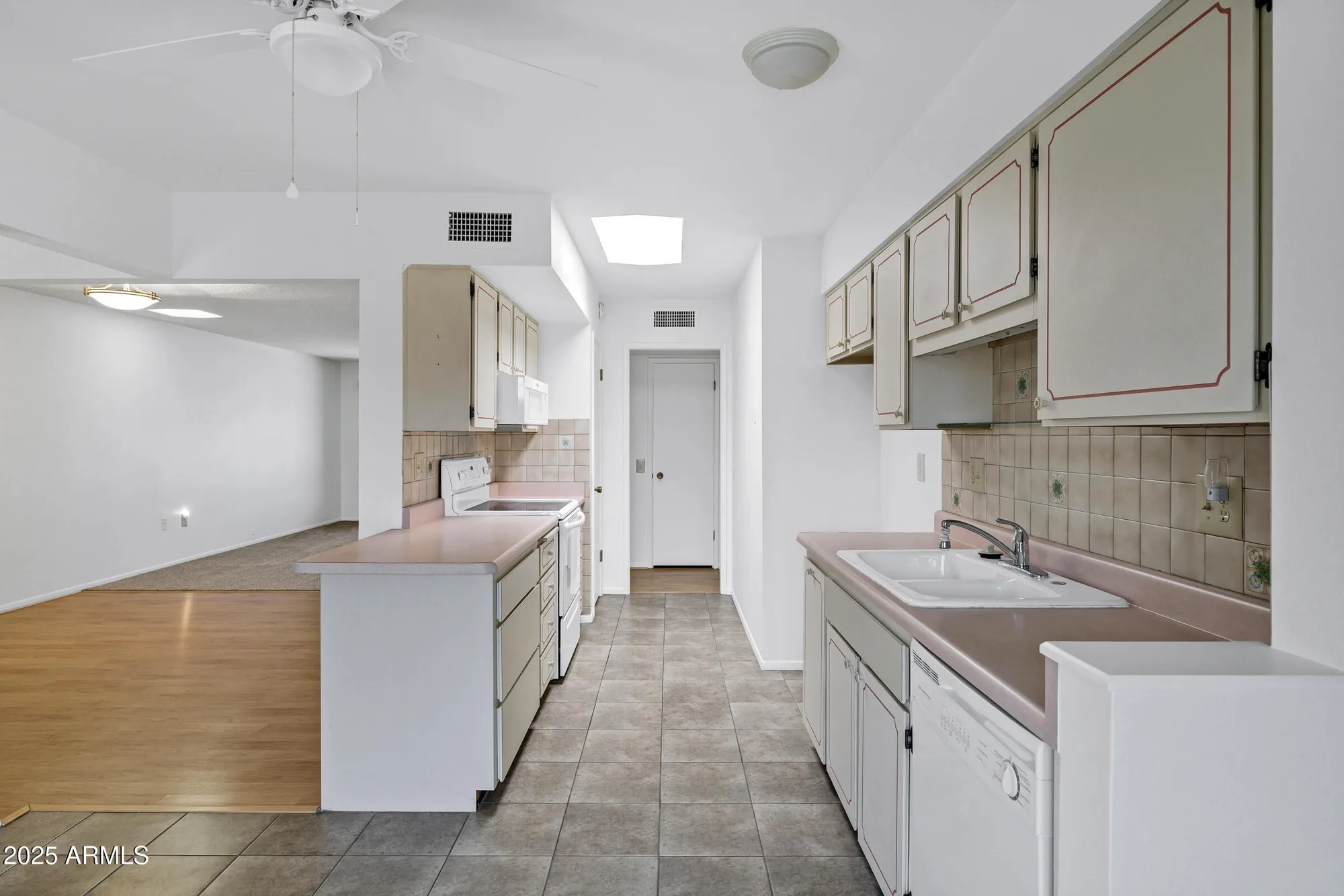 Property Slideshow image 16 of 40 | 19809 n calypso ln, Sun City, AZ, 85373