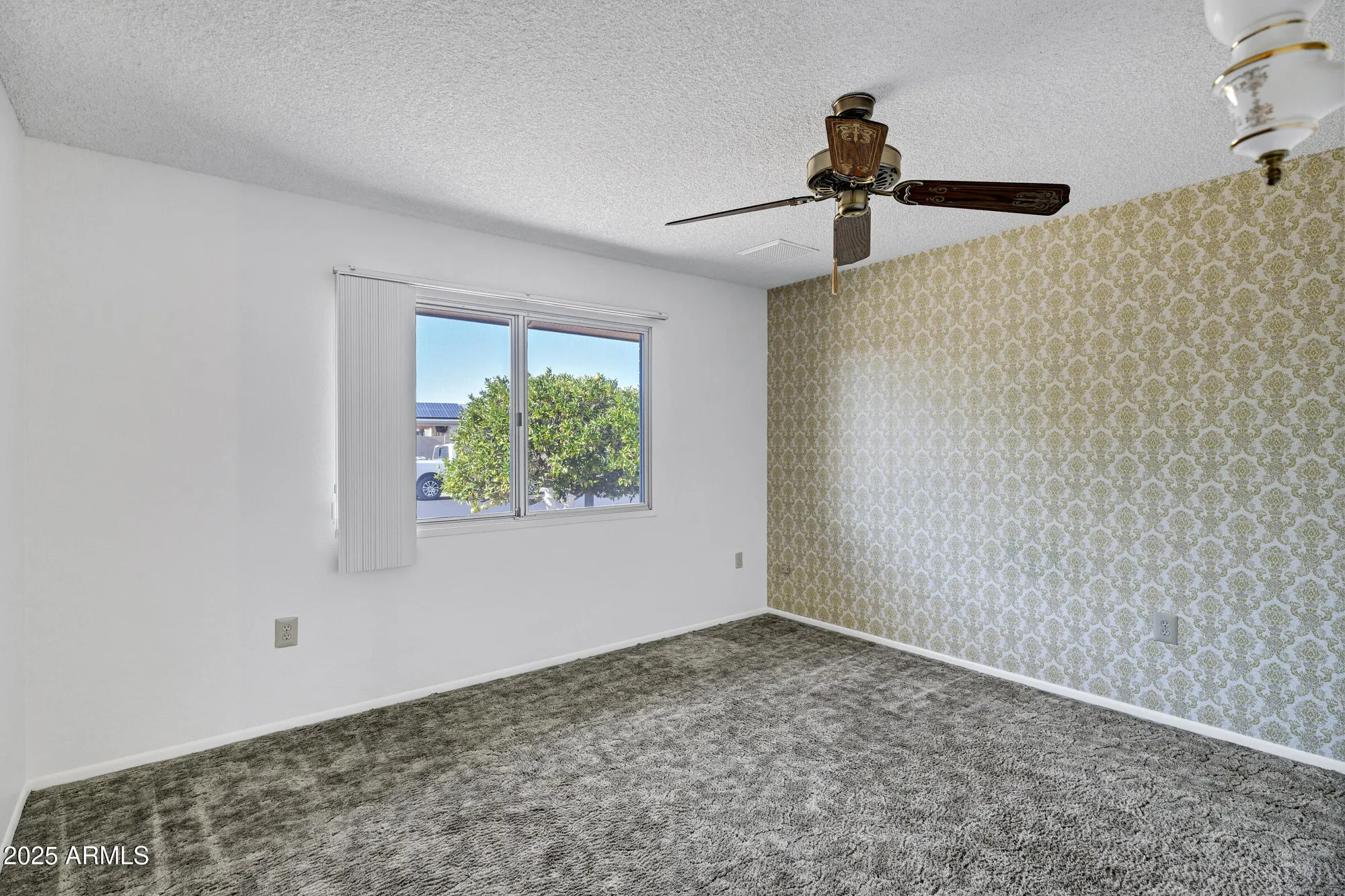 Property Slideshow image 19 of 40 | 19809 n calypso ln, Sun City, AZ, 85373