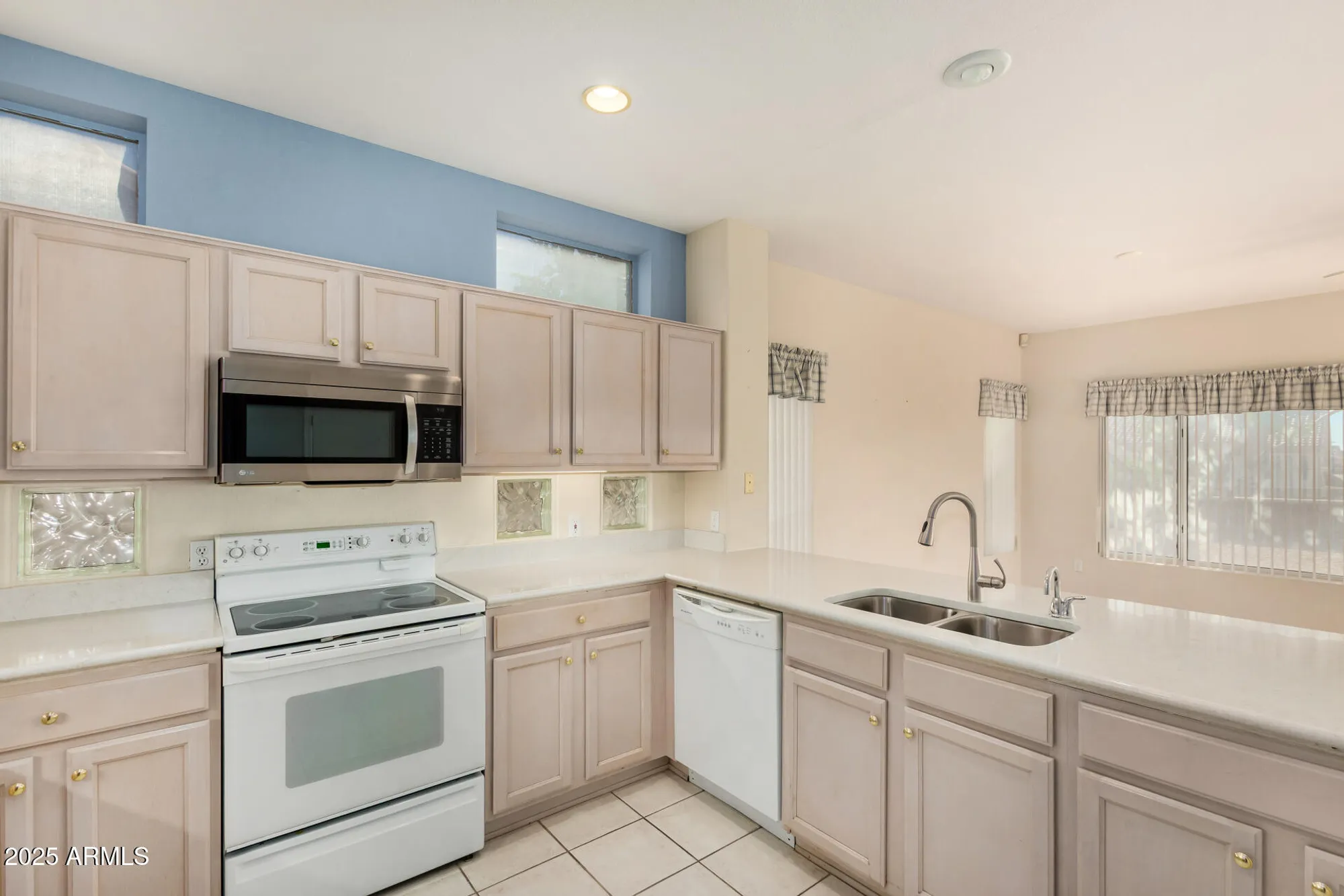 Property Slideshow image 11 of 32 | 14532 w horizon dr, Sun City West, AZ, 85375