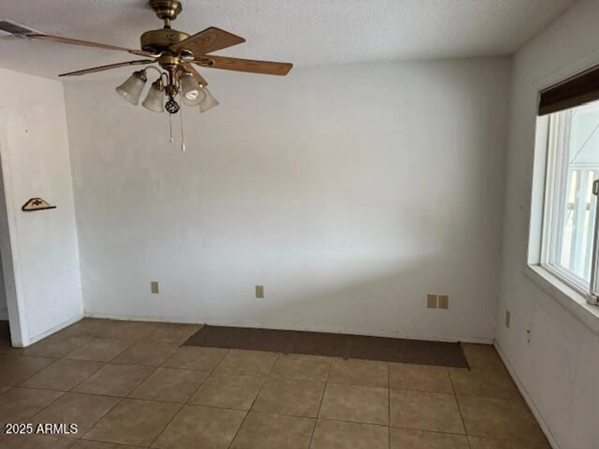 Property Slideshow image 7 of 16 | 9322 w hidden valley cir, Sun City, AZ, 85351