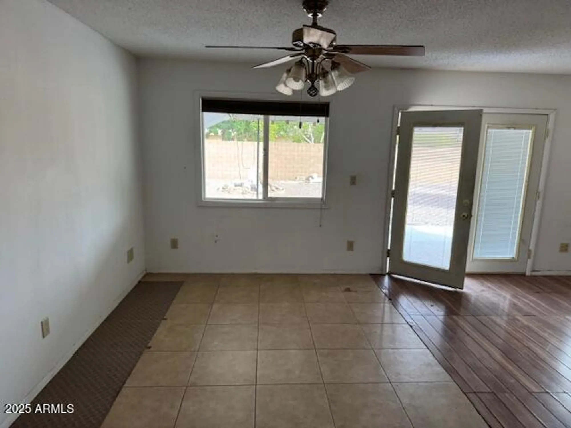 Property Slideshow image 9 of 16 | 9322 w hidden valley cir, Sun City, AZ, 85351