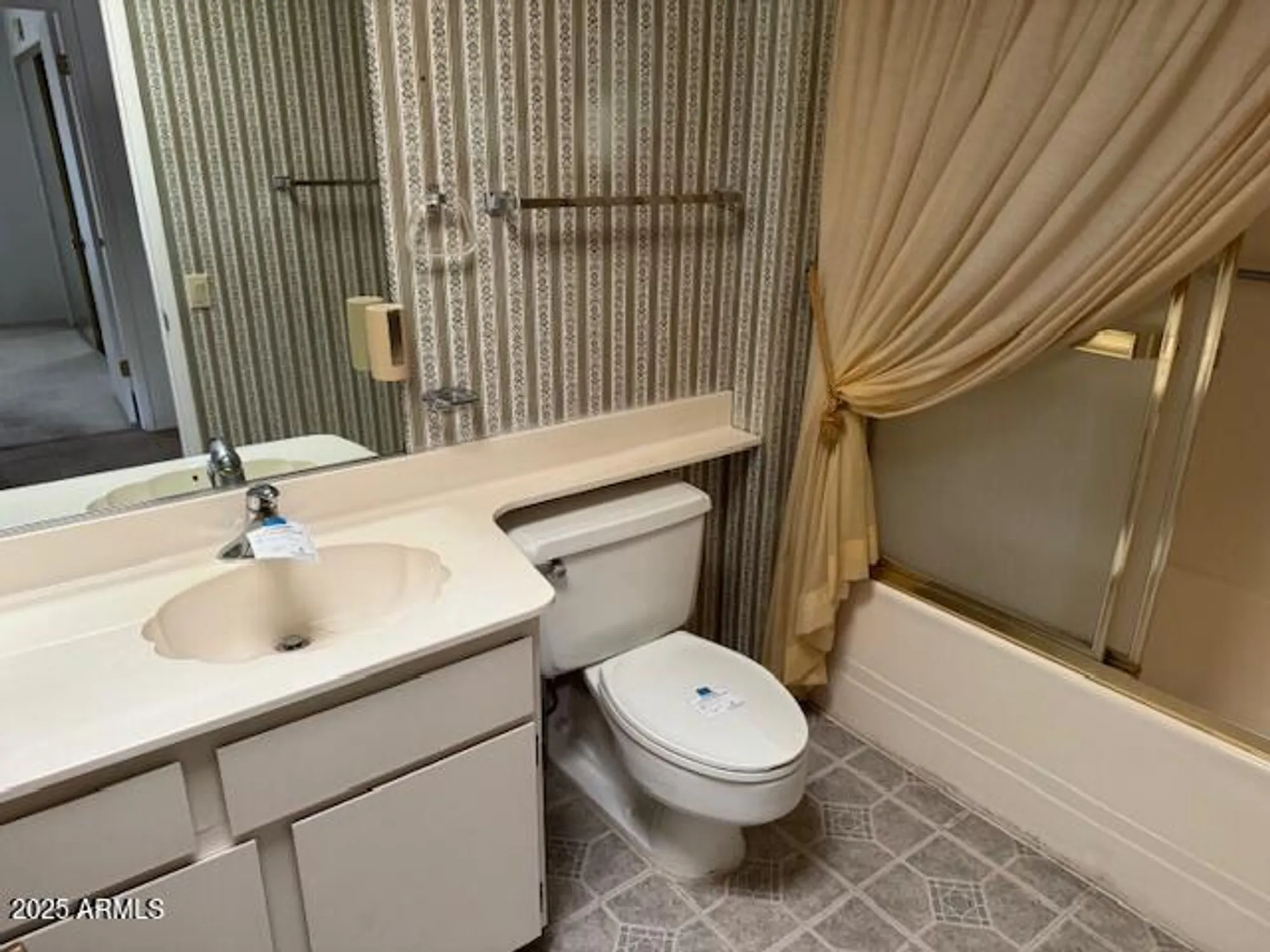 Property Slideshow image 10 of 16 | 9322 w hidden valley cir, Sun City, AZ, 85351