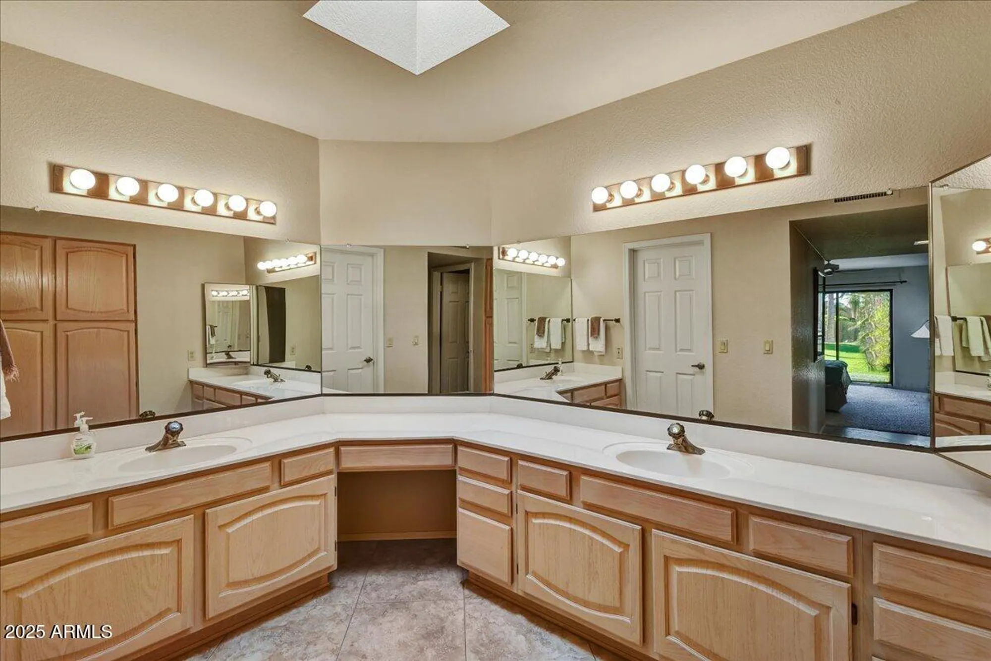 Property Slideshow image 10 of 16 | 19229 n 93rd dr, Peoria, AZ, 85382