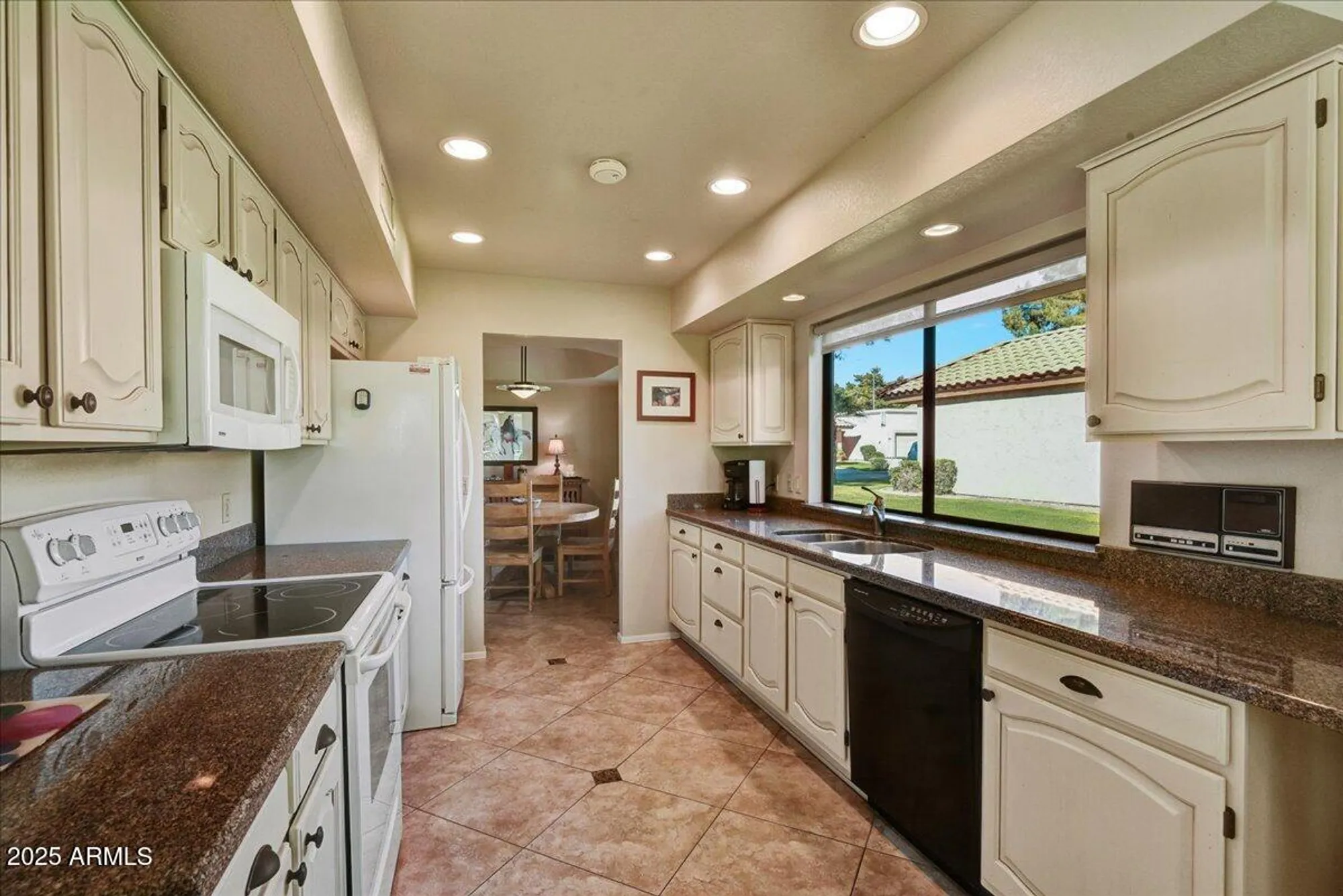 Property Slideshow image 8 of 16 | 19229 n 93rd dr, Peoria, AZ, 85382