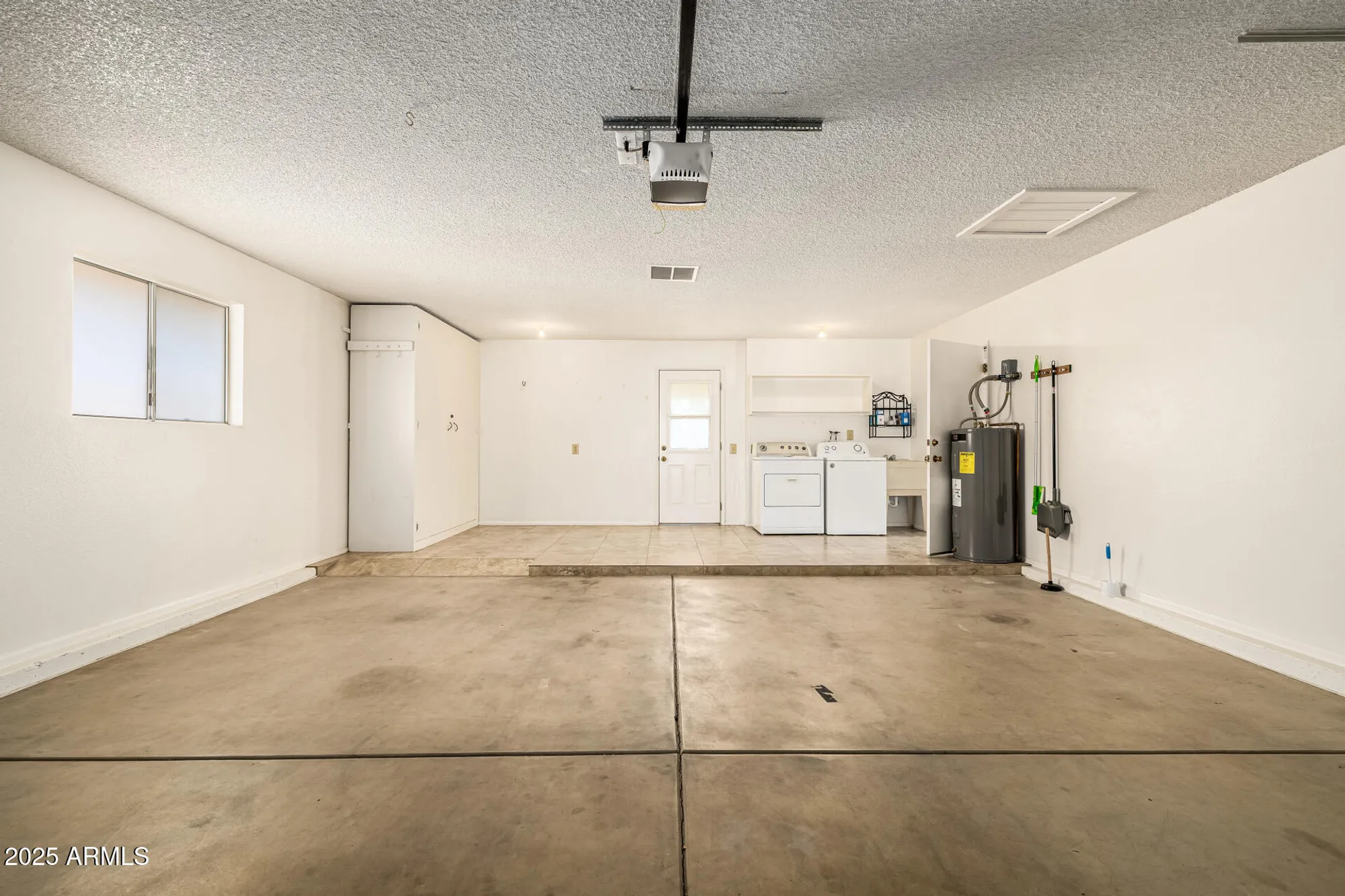 Property Slideshow image 13 of 34 | 10461 w sutters gold ln, Sun City, AZ, 85351