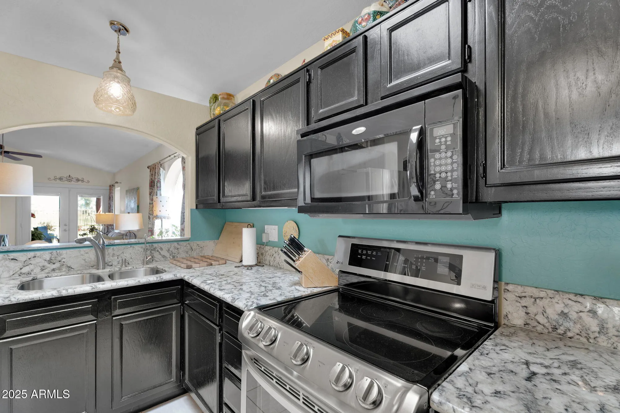 Property Slideshow image 9 of 35 | 4632 e shomi st, Phoenix, AZ, 85044