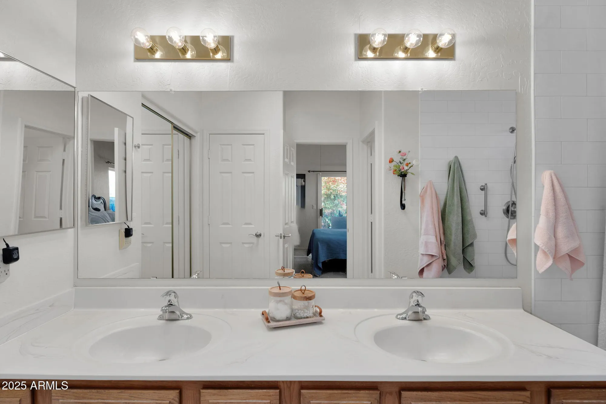 Property Slideshow image 18 of 35 | 4632 e shomi st, Phoenix, AZ, 85044