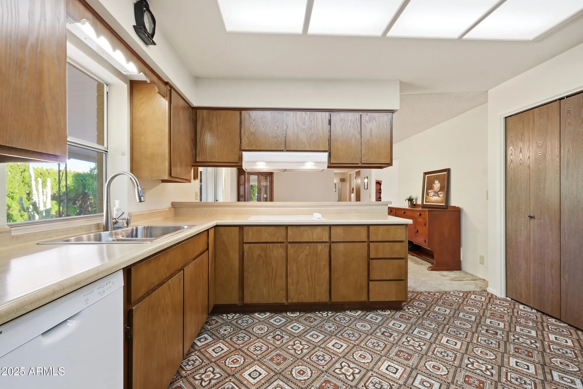 Property Slideshow image 9 of 29 | 4726 e carol ave, Mesa, AZ, 85206