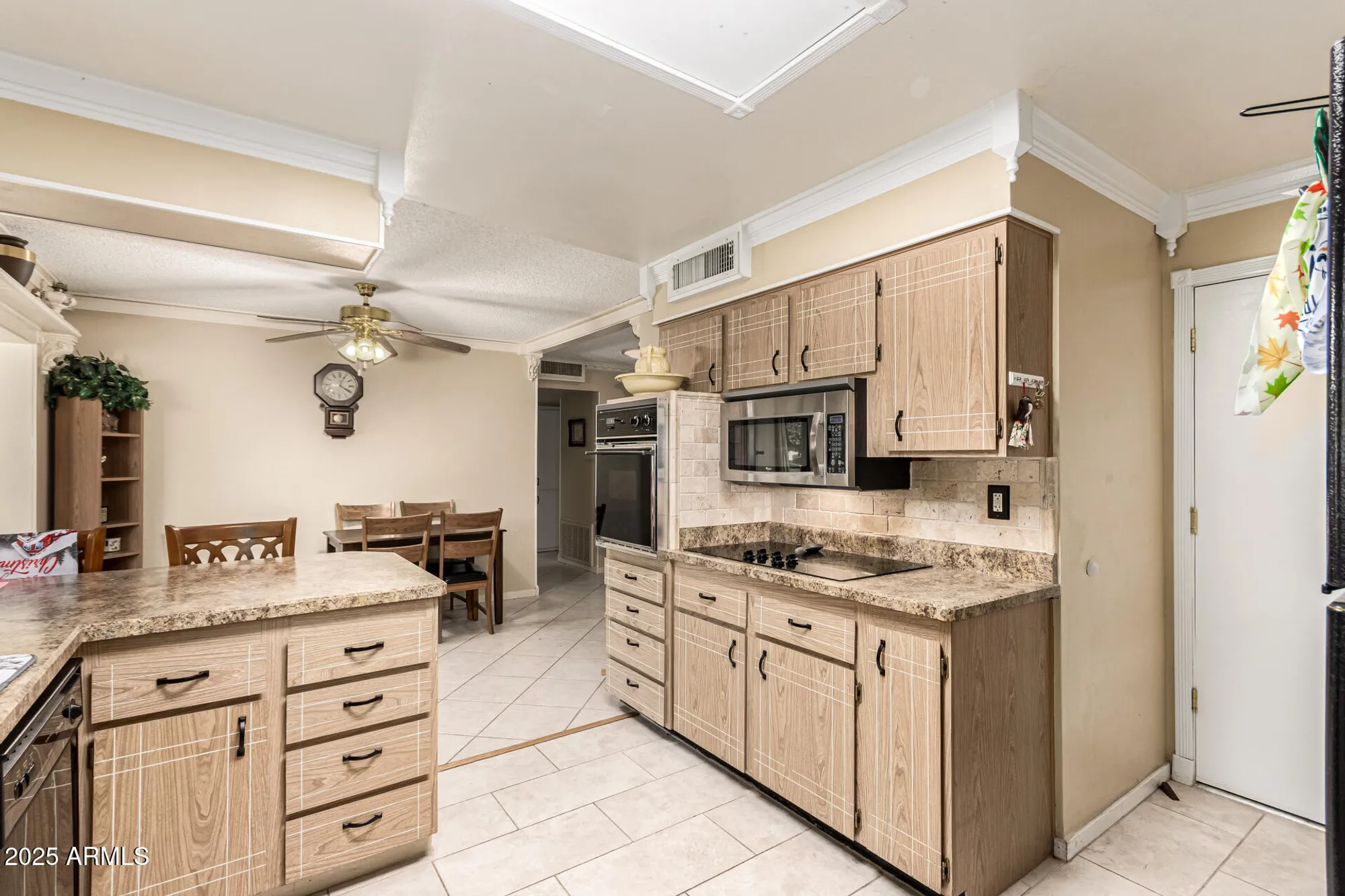 Property Slideshow image 20 of 28 | 10504 w roundelay cir, Sun City, AZ, 85351