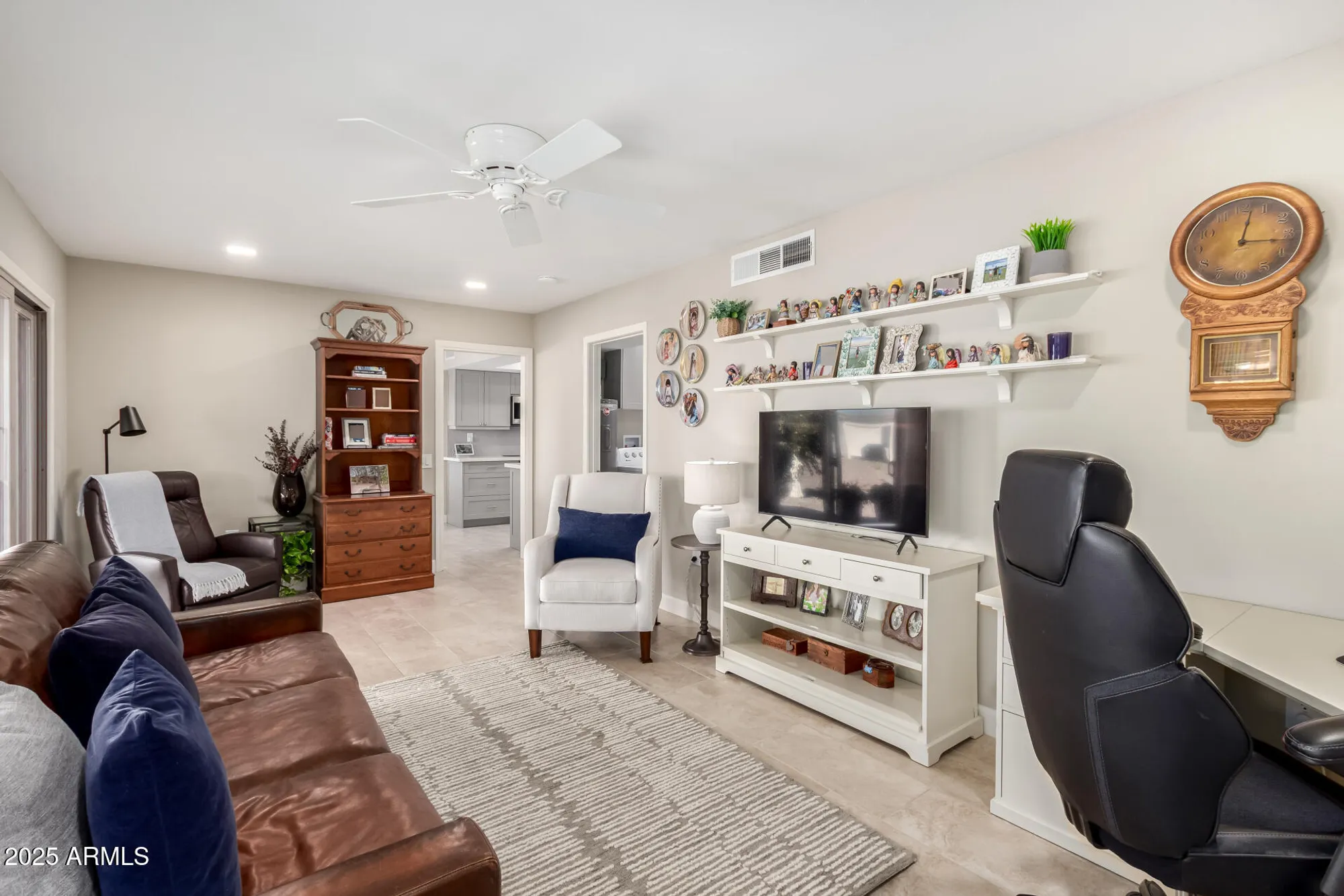 Property Slideshow image 13 of 32 | 9608 w shiprock dr, Sun City, AZ, 85351