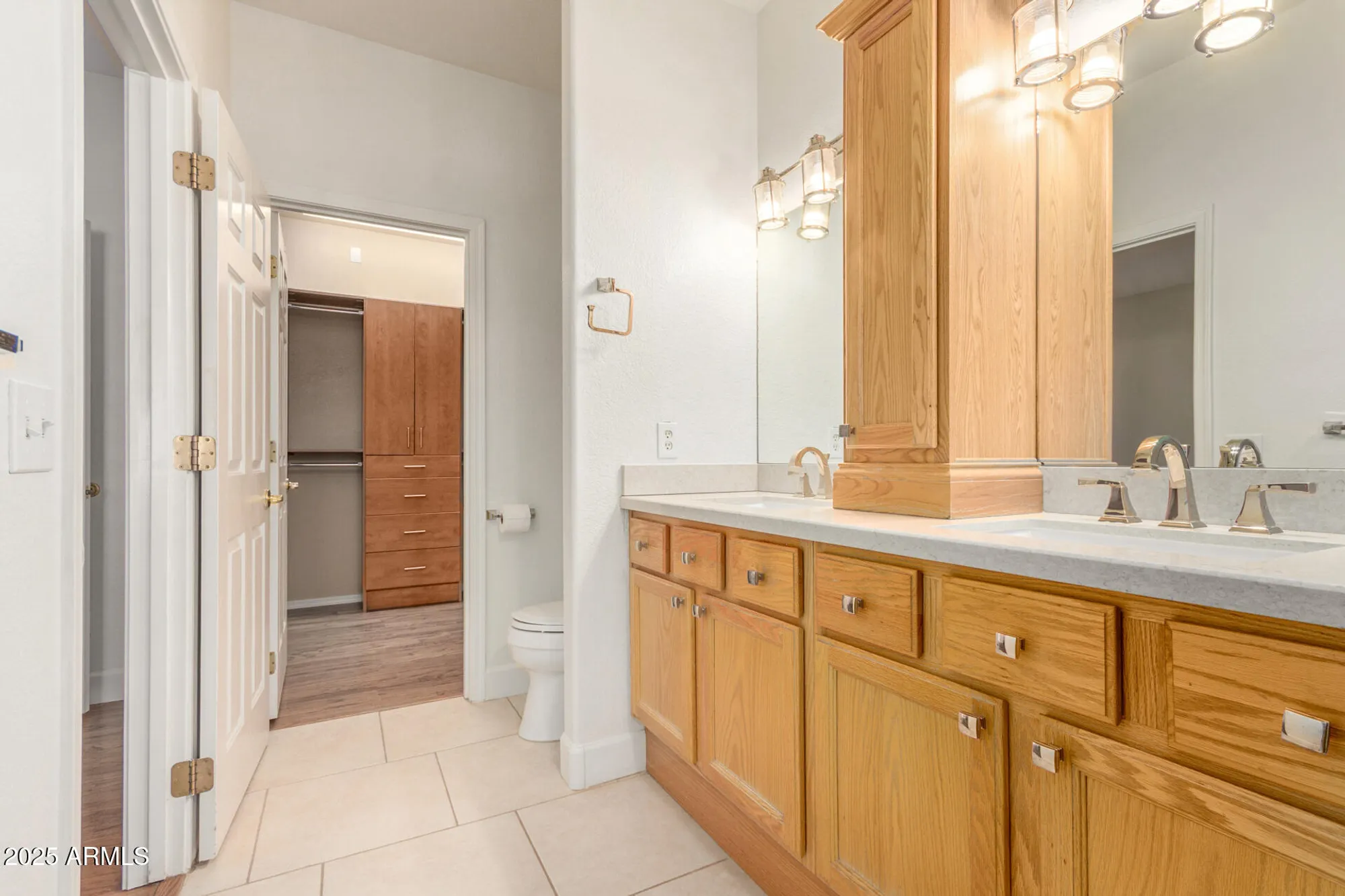 Property Slideshow image 16 of 44 | 1410 e county down dr, Chandler, AZ, 85249
