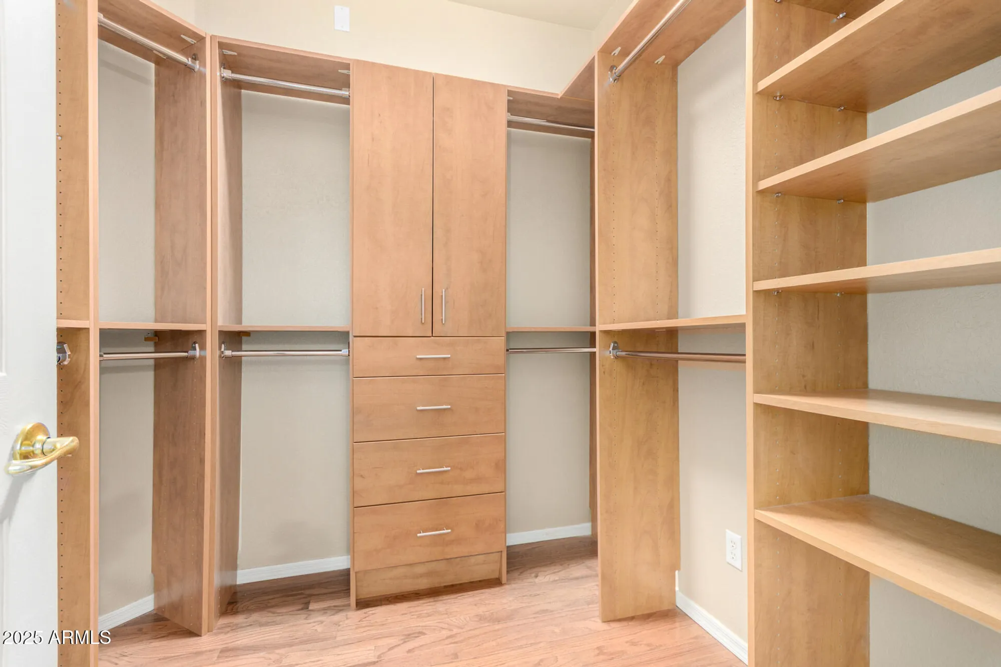 Property Slideshow image 17 of 44 | 1410 e county down dr, Chandler, AZ, 85249