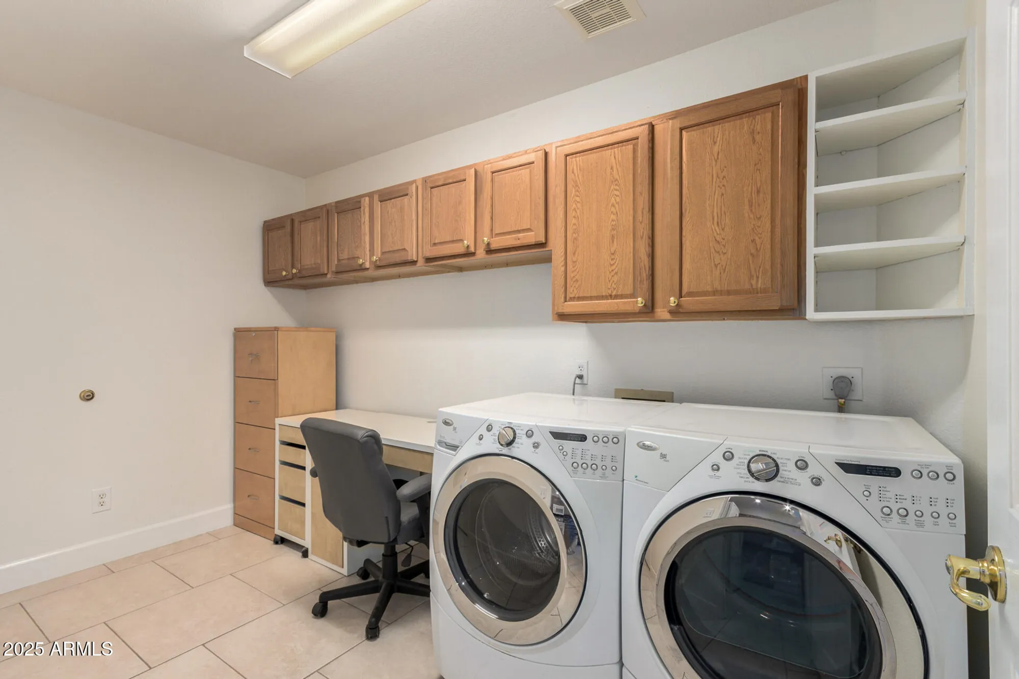 Property Slideshow image 23 of 44 | 1410 e county down dr, Chandler, AZ, 85249