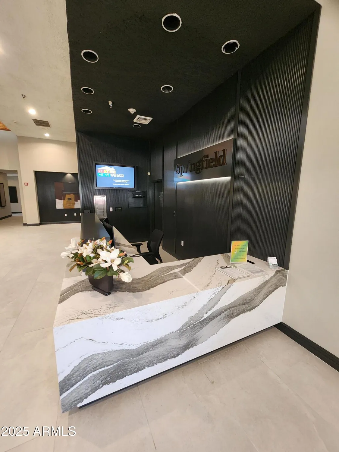 Property Slideshow image 34 of 44 | 1410 e county down dr, Chandler, AZ, 85249