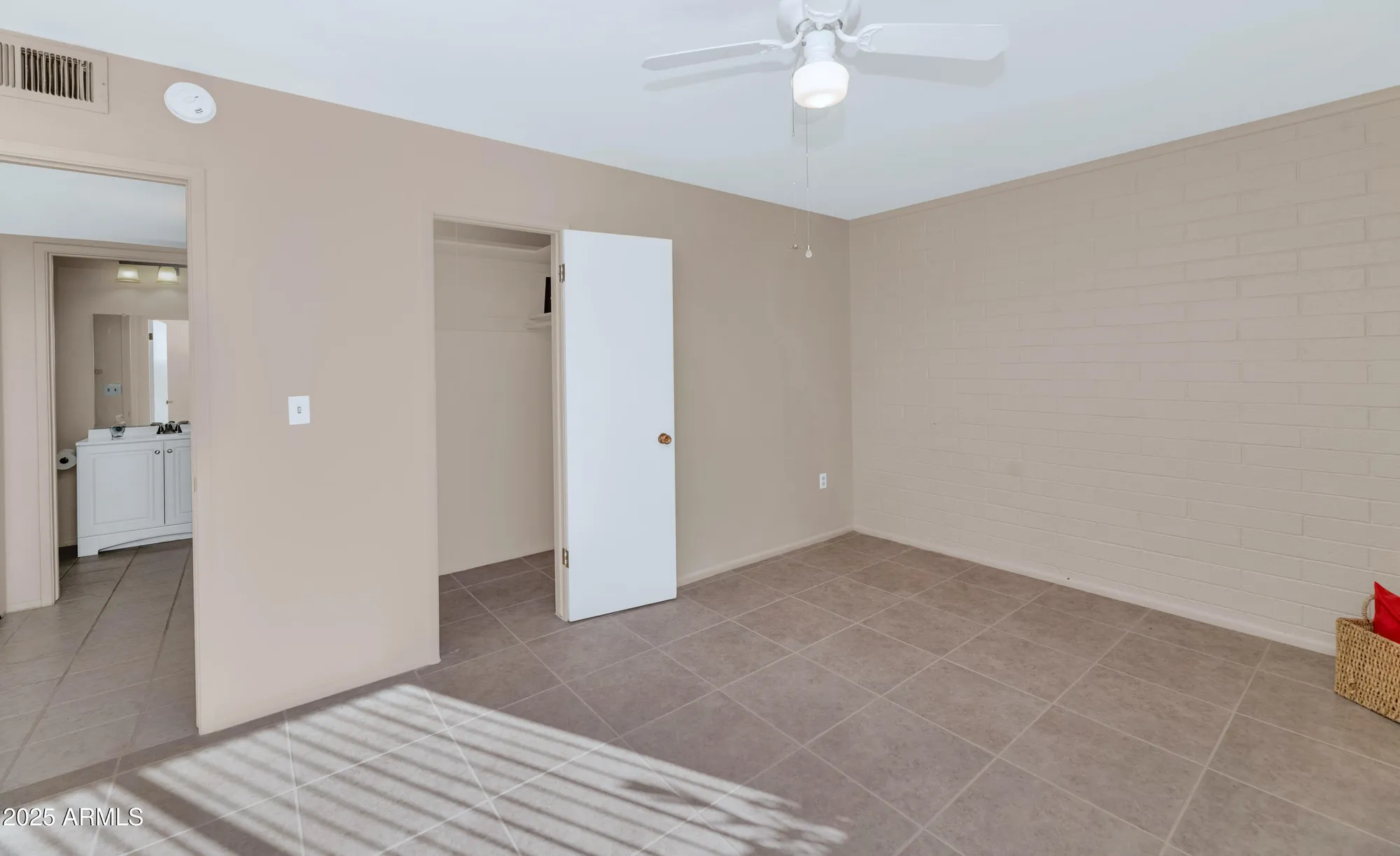 Property Slideshow image 13 of 33 | 10126 w desert hills dr, Sun City, AZ, 85351