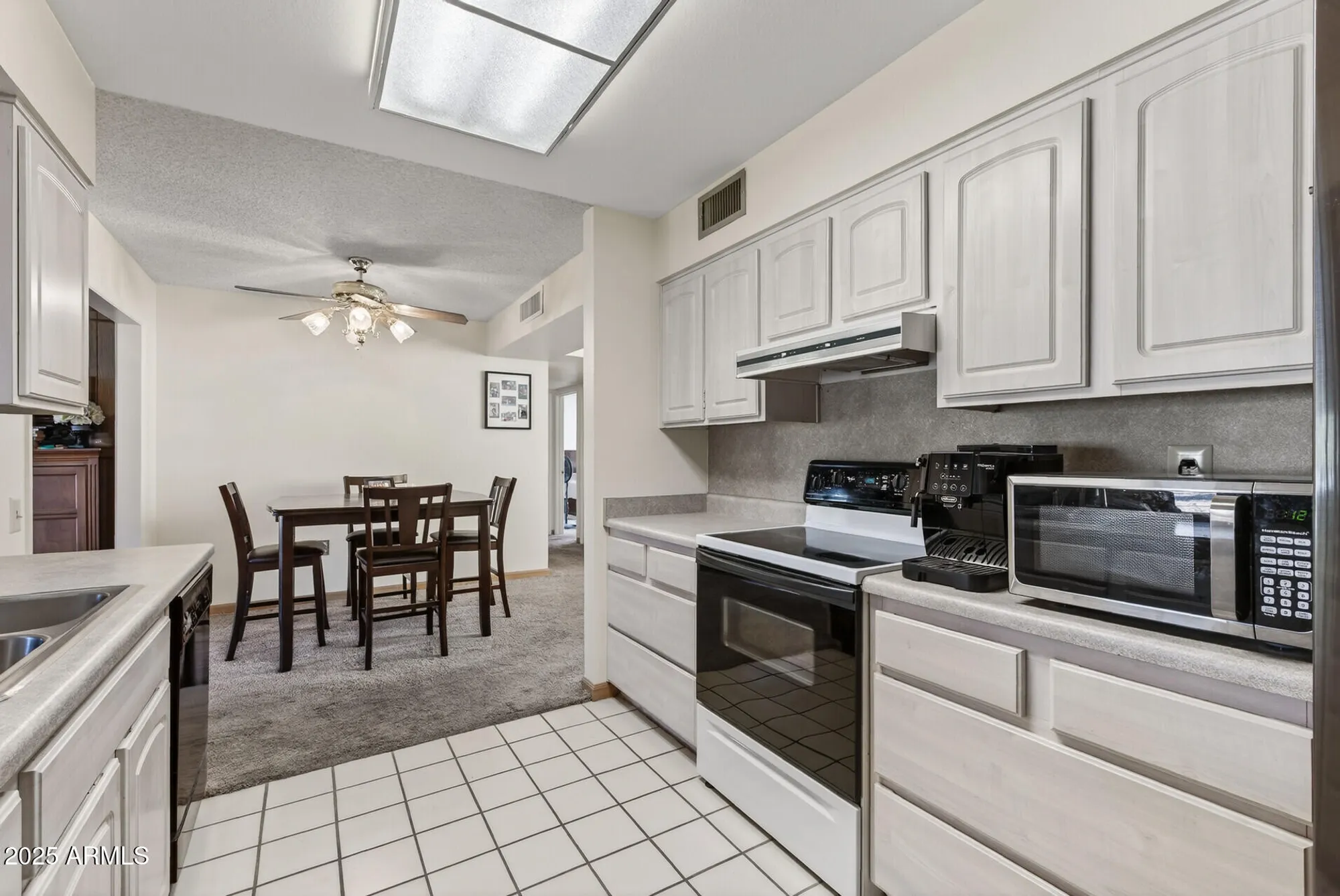 Property Slideshow image 17 of 41 | 11034 w crestbrook dr, Sun City, AZ, 85351