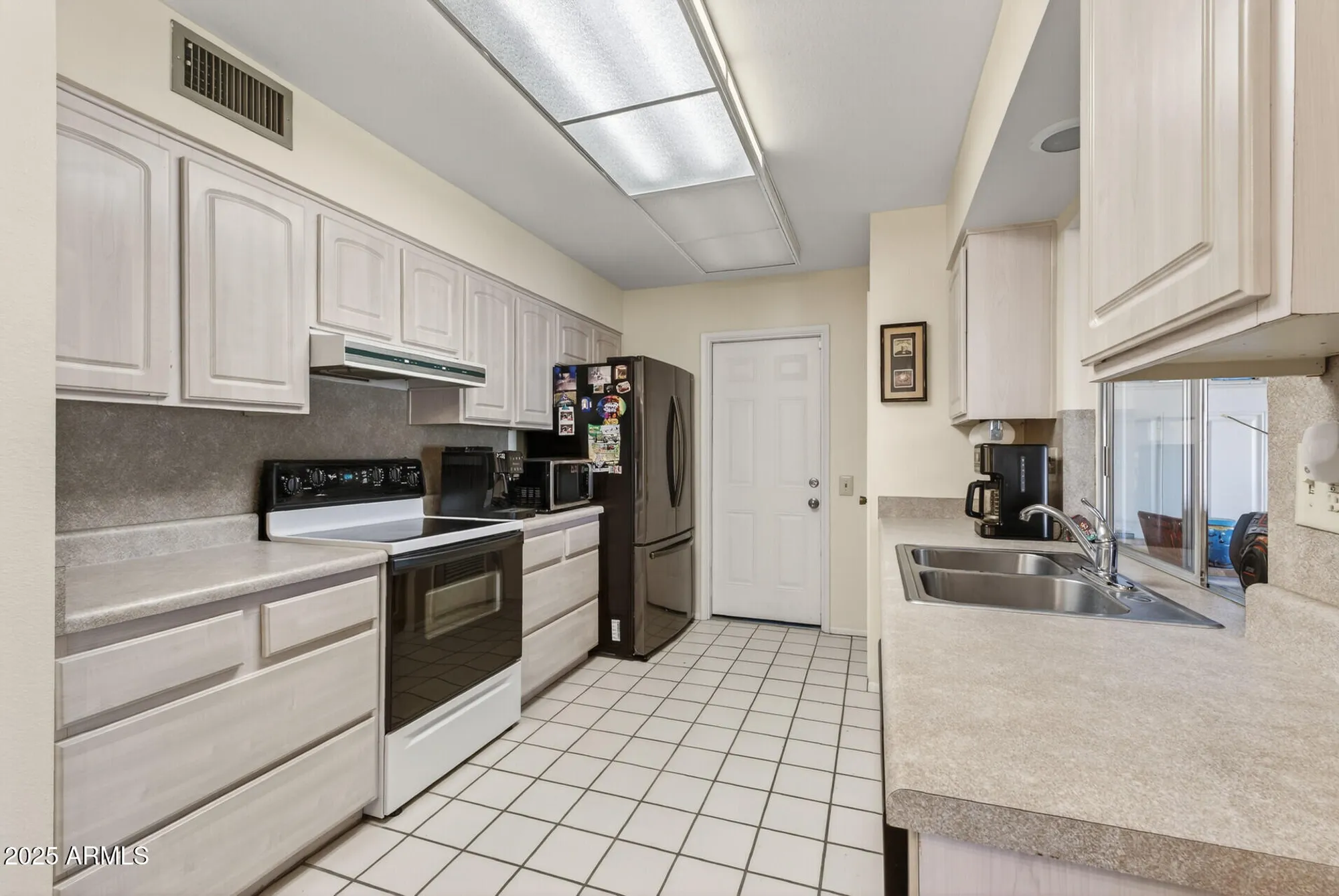 Property Slideshow image 15 of 41 | 11034 w crestbrook dr, Sun City, AZ, 85351