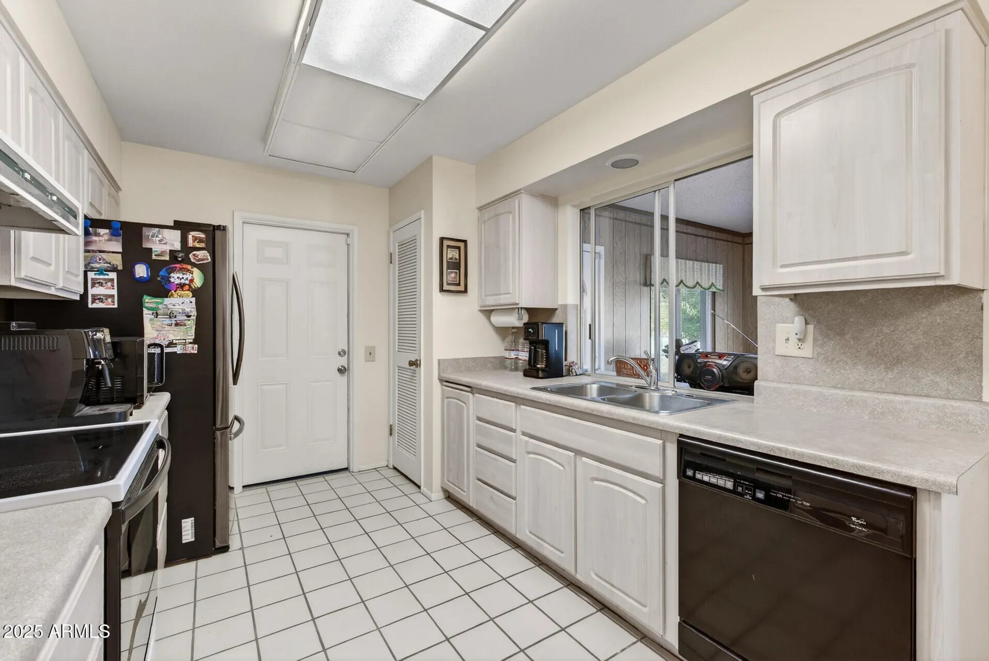 Property Slideshow image 16 of 41 | 11034 w crestbrook dr, Sun City, AZ, 85351