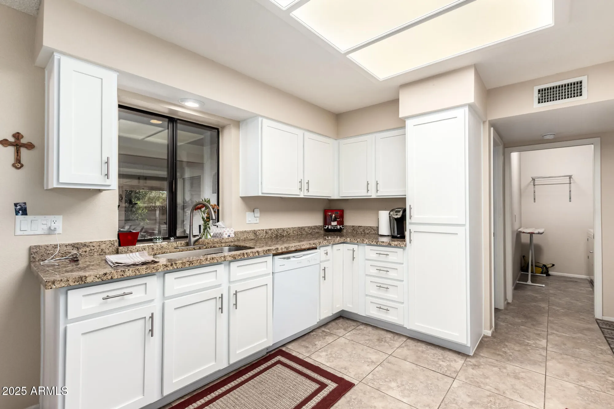 Property Slideshow image 11 of 41 | 8265 e lakeview ave, Mesa, AZ, 85209
