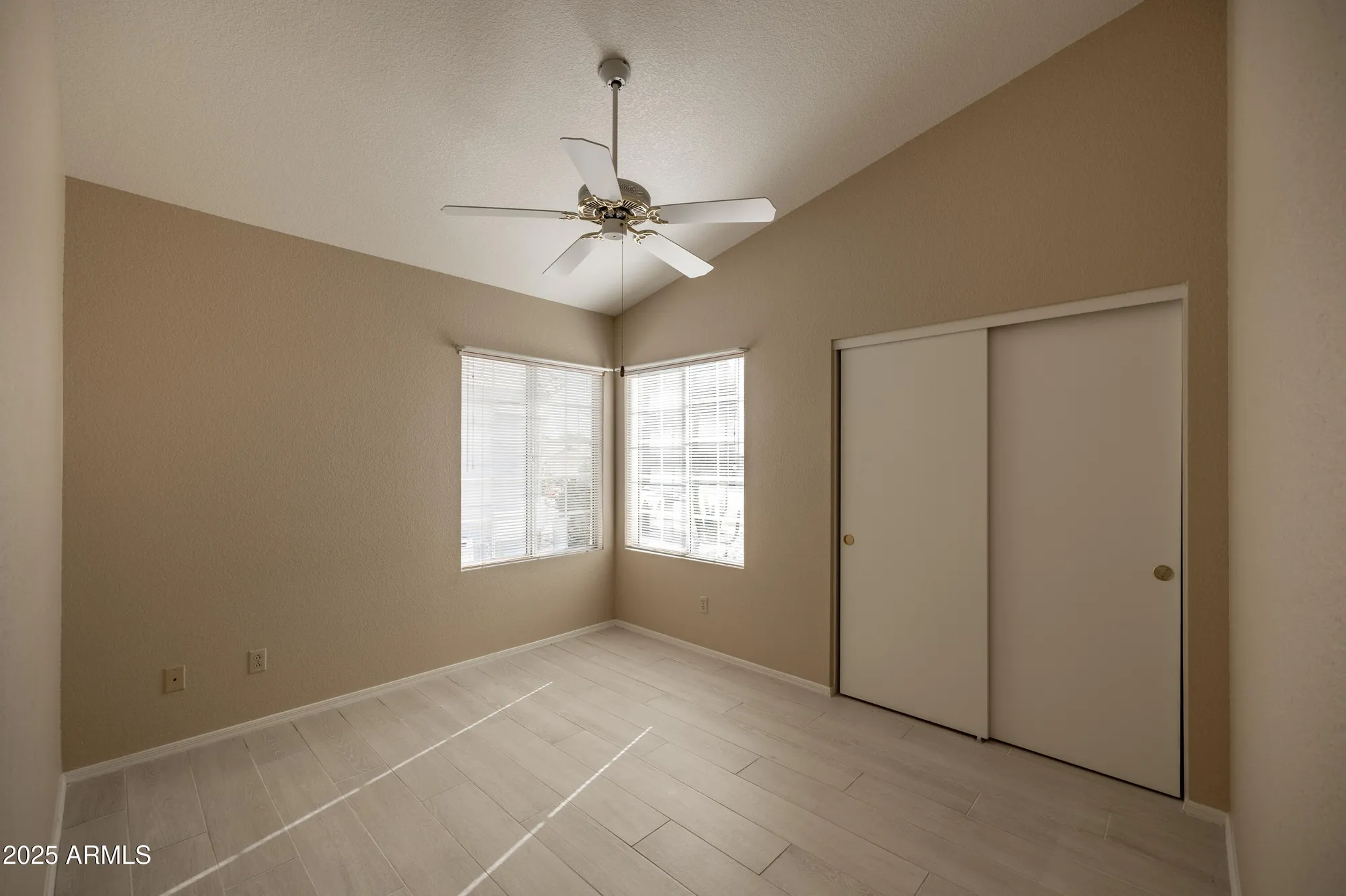 Property Slideshow image 18 of 23 | 10622 w mohawk ln, Peoria, AZ, 85382