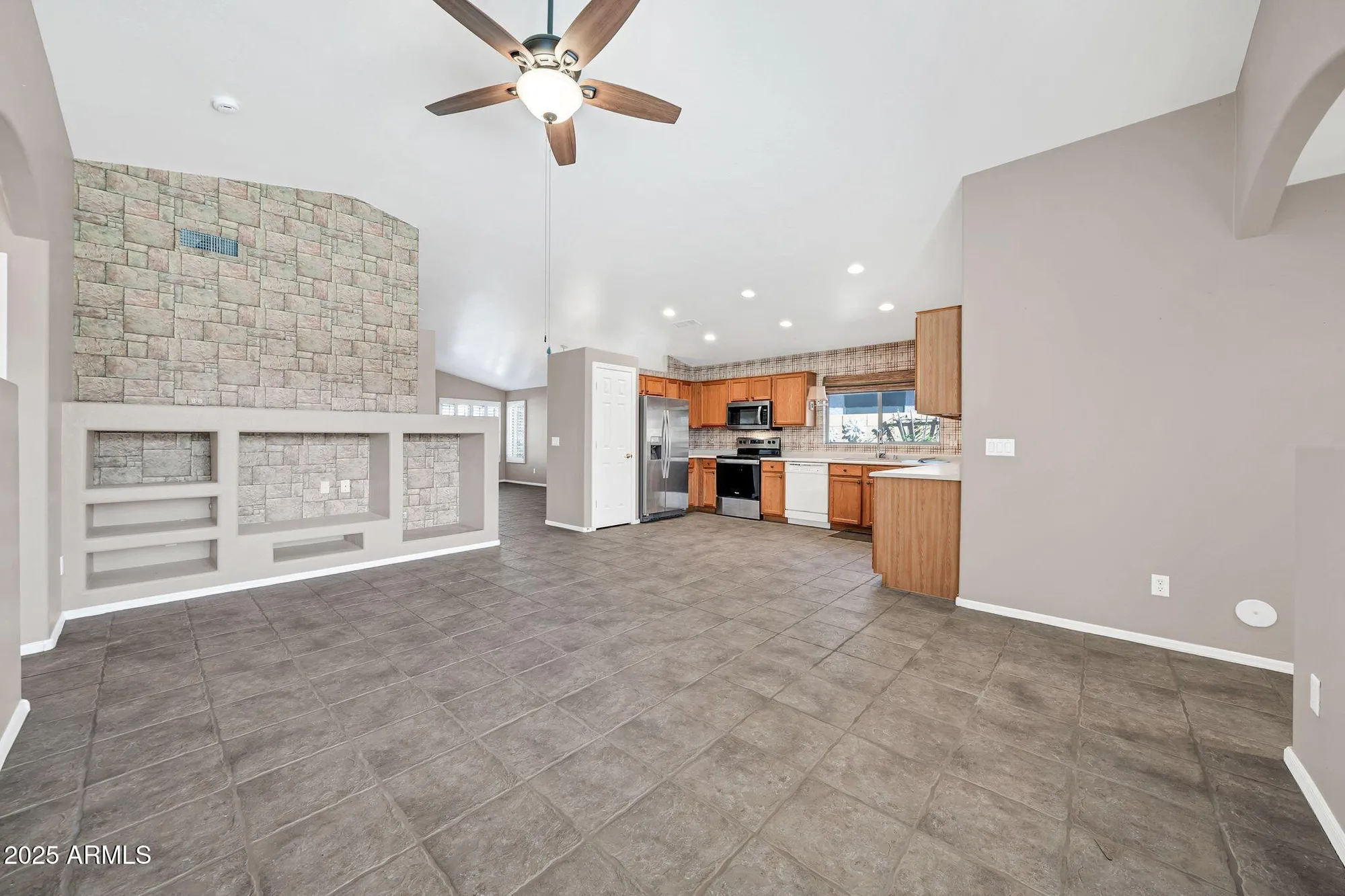 Property Slideshow image 10 of 40 | 10403 w tonopah dr, Peoria, AZ, 85382