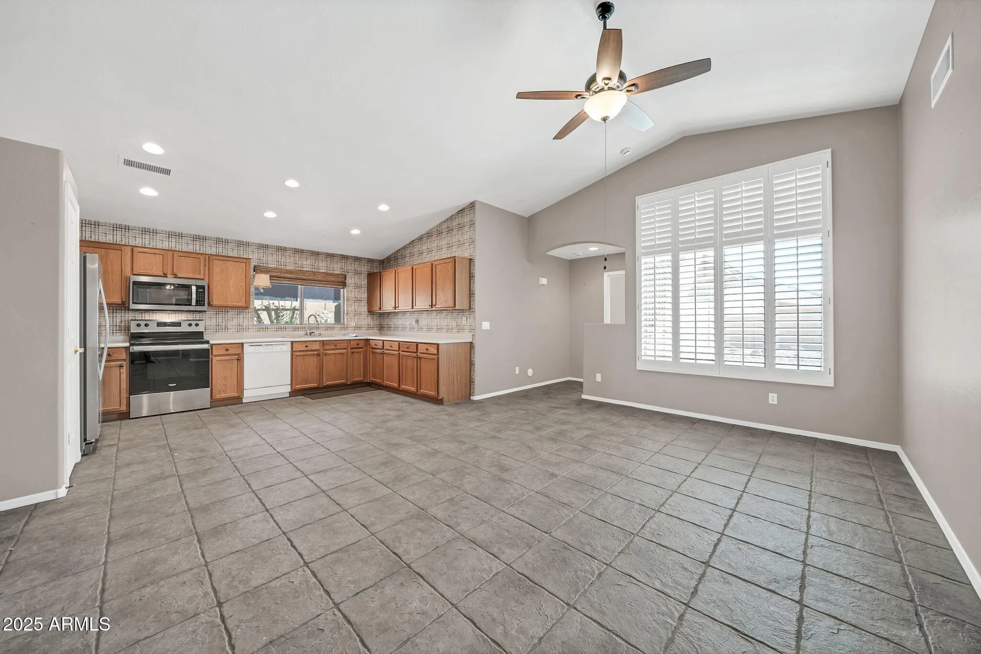Property Slideshow image 11 of 40 | 10403 w tonopah dr, Peoria, AZ, 85382