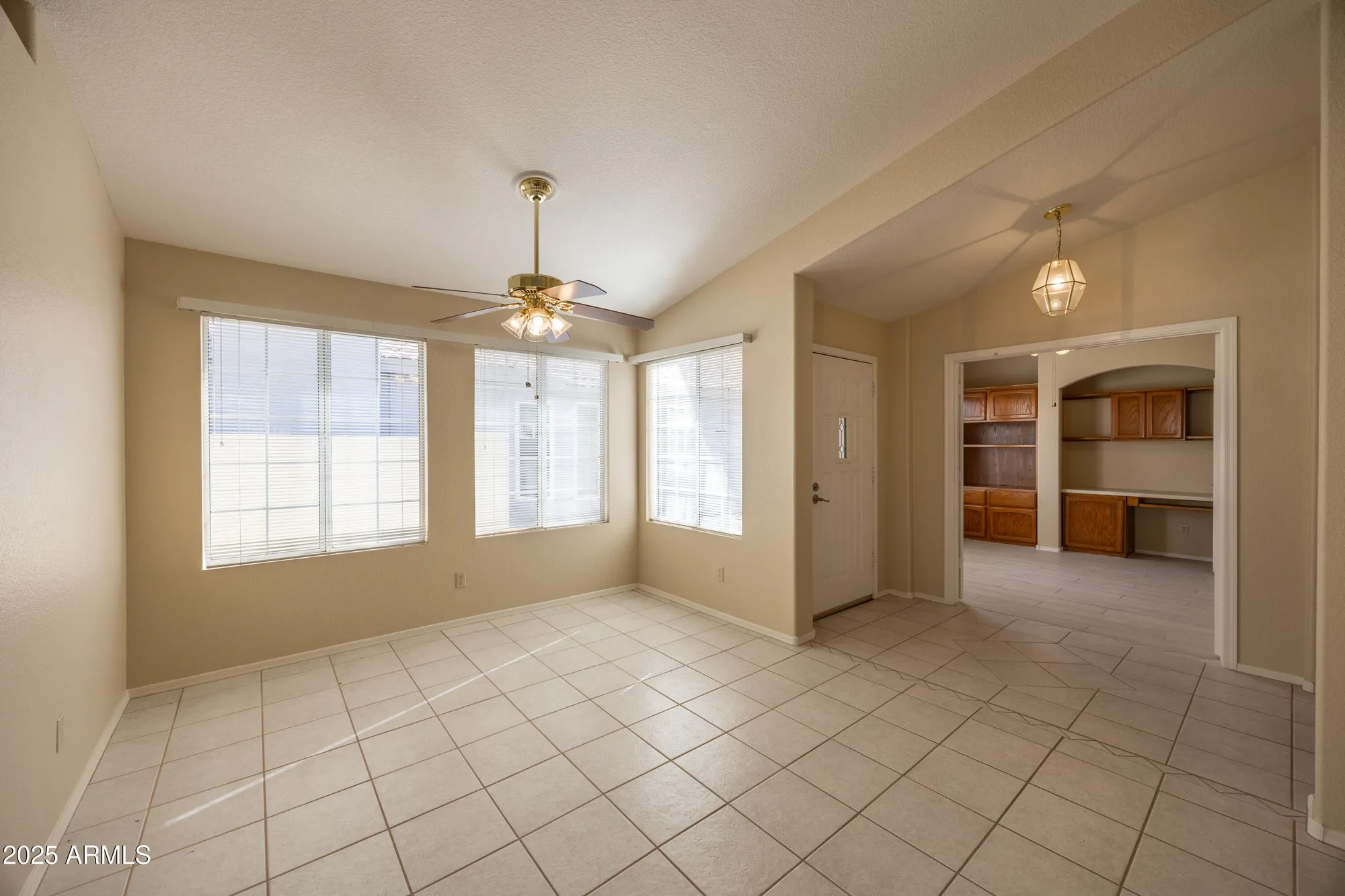 Property Slideshow image 8 of 23 | 10622 w mohawk ln, Peoria, AZ, 85382