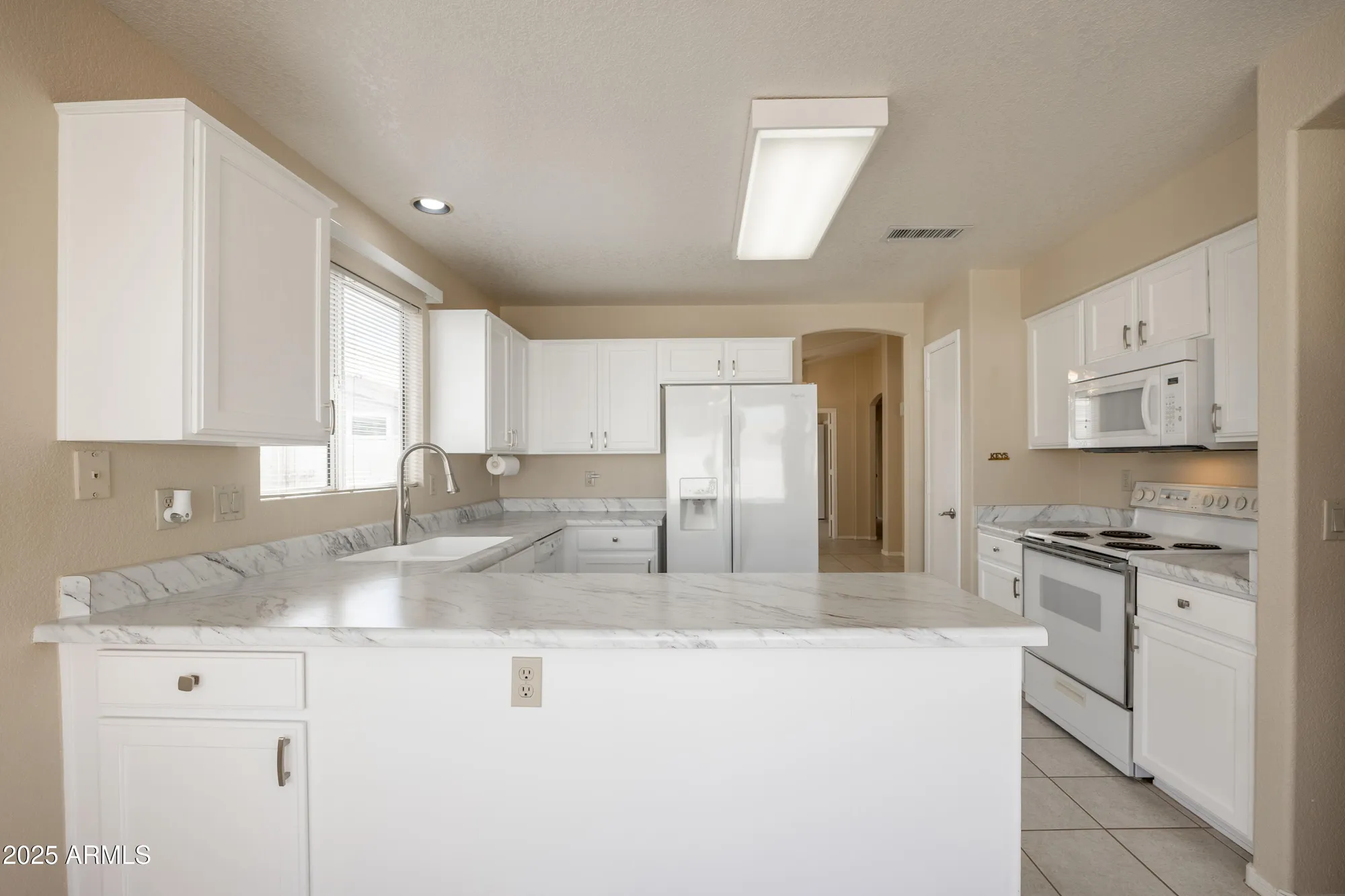 Property Slideshow image 5 of 23 | 10622 w mohawk ln, Peoria, AZ, 85382