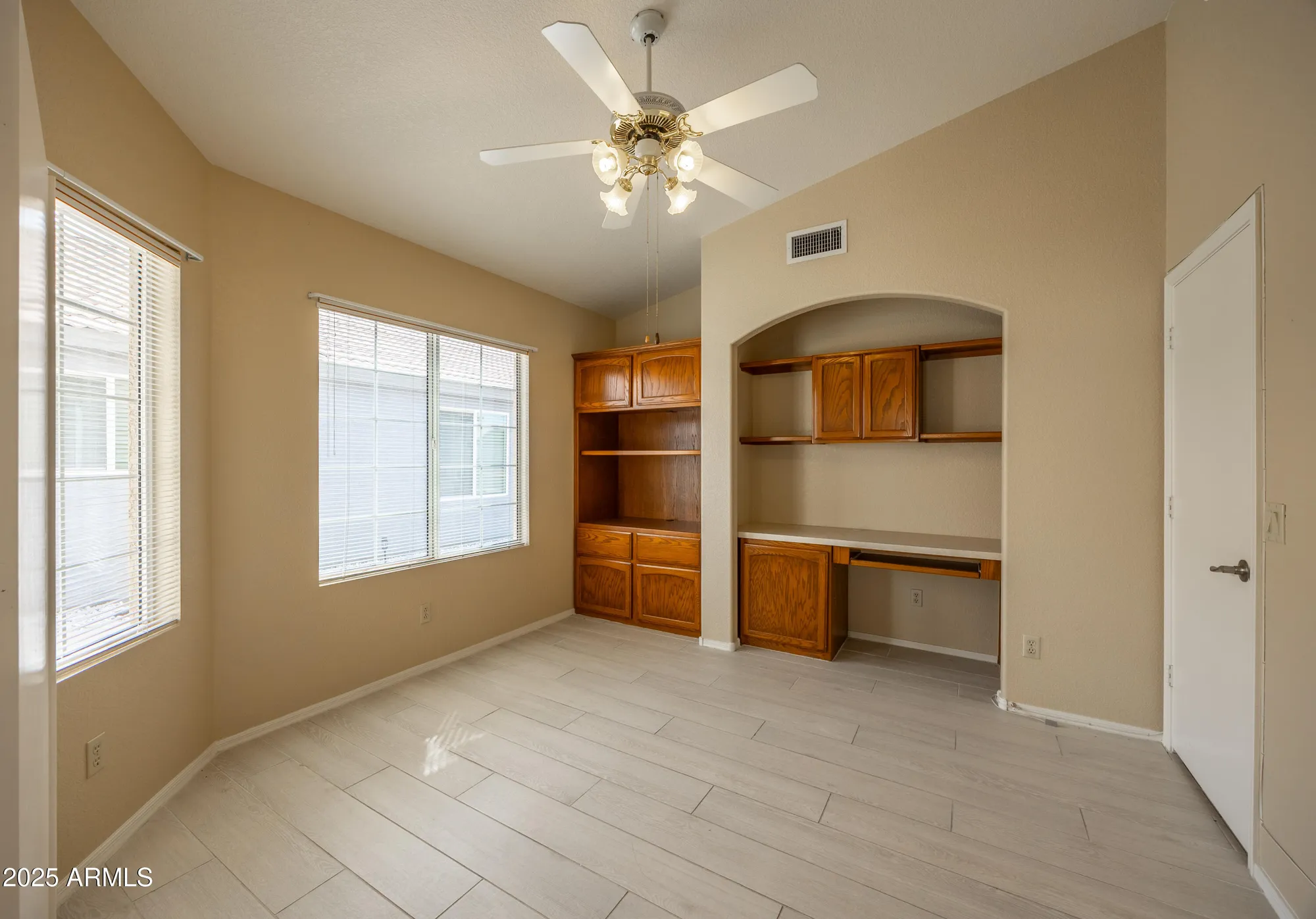 Property Slideshow image 16 of 23 | 10622 w mohawk ln, Peoria, AZ, 85382