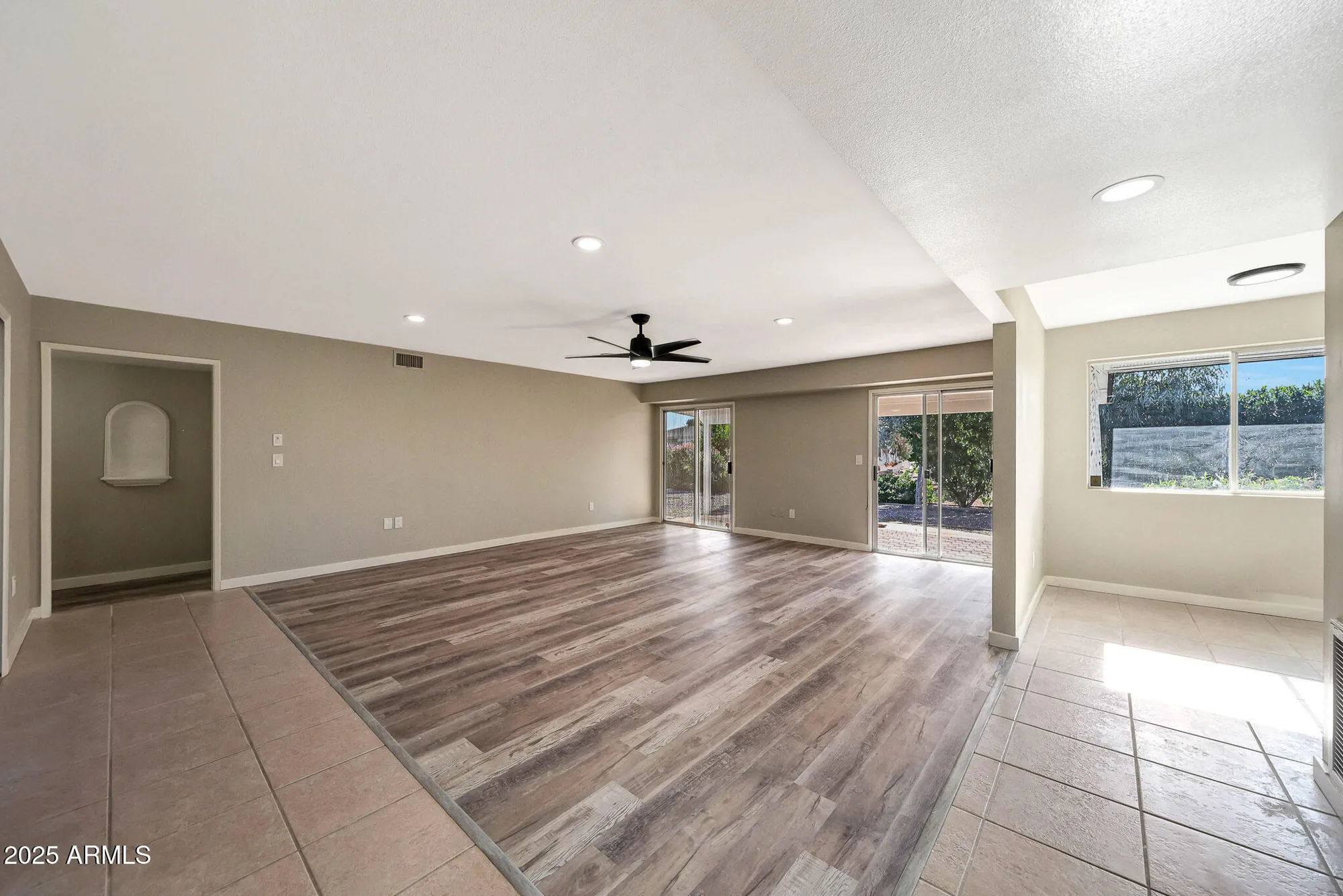 Property Slideshow image 14 of 52 | 10922 w el capitan cir, Sun City, AZ, 85351