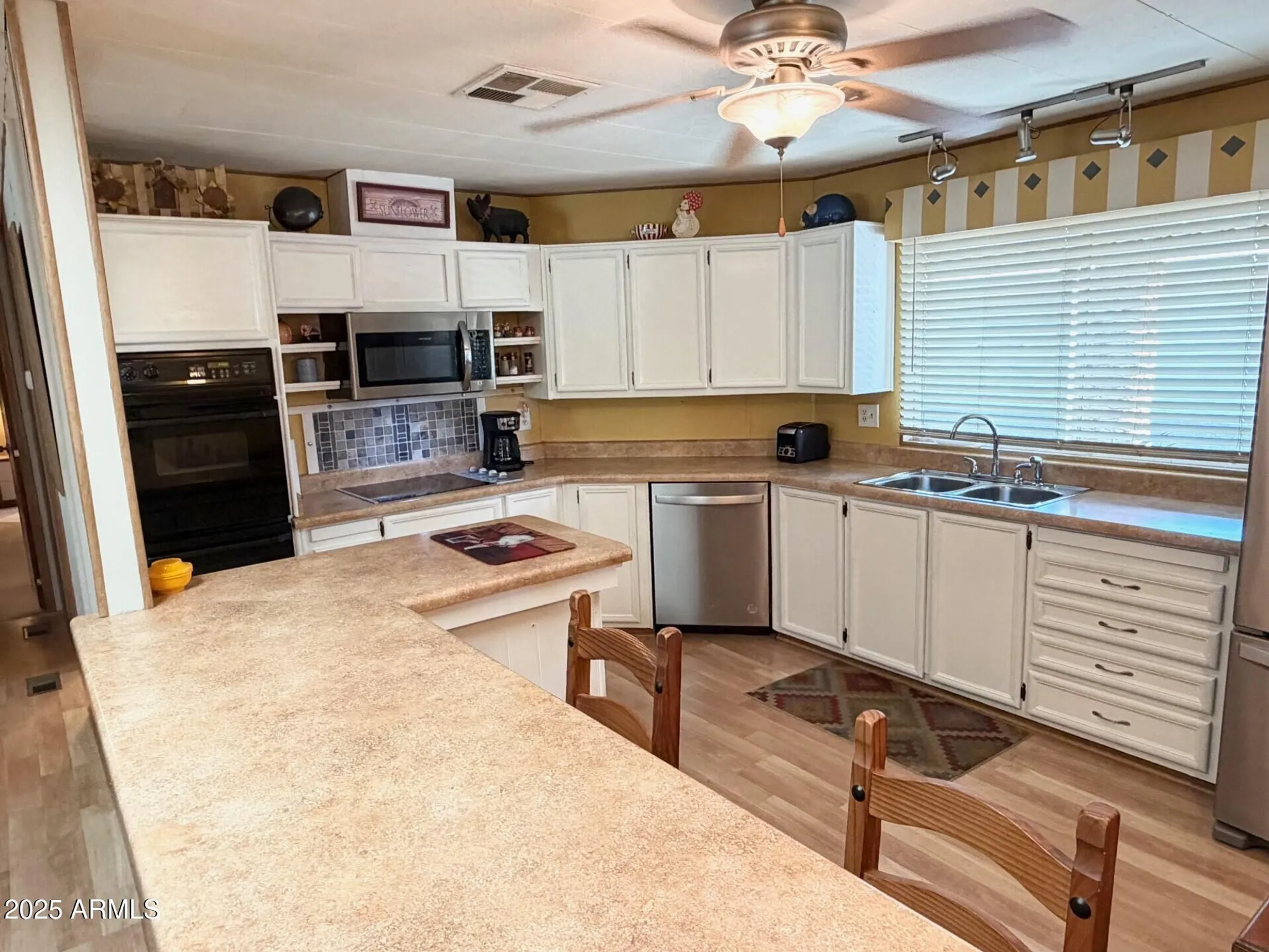 Property Slideshow image 9 of 48 | 8154 e calypso ave, Mesa, AZ, 85208