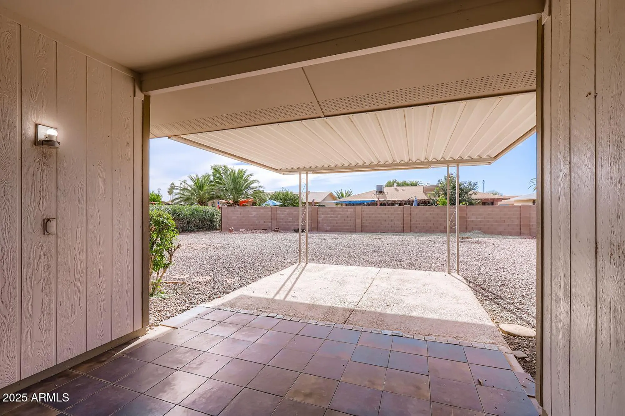 Property Slideshow image 16 of 21 | 20025 n willow creek cir, Sun City, AZ, 85373
